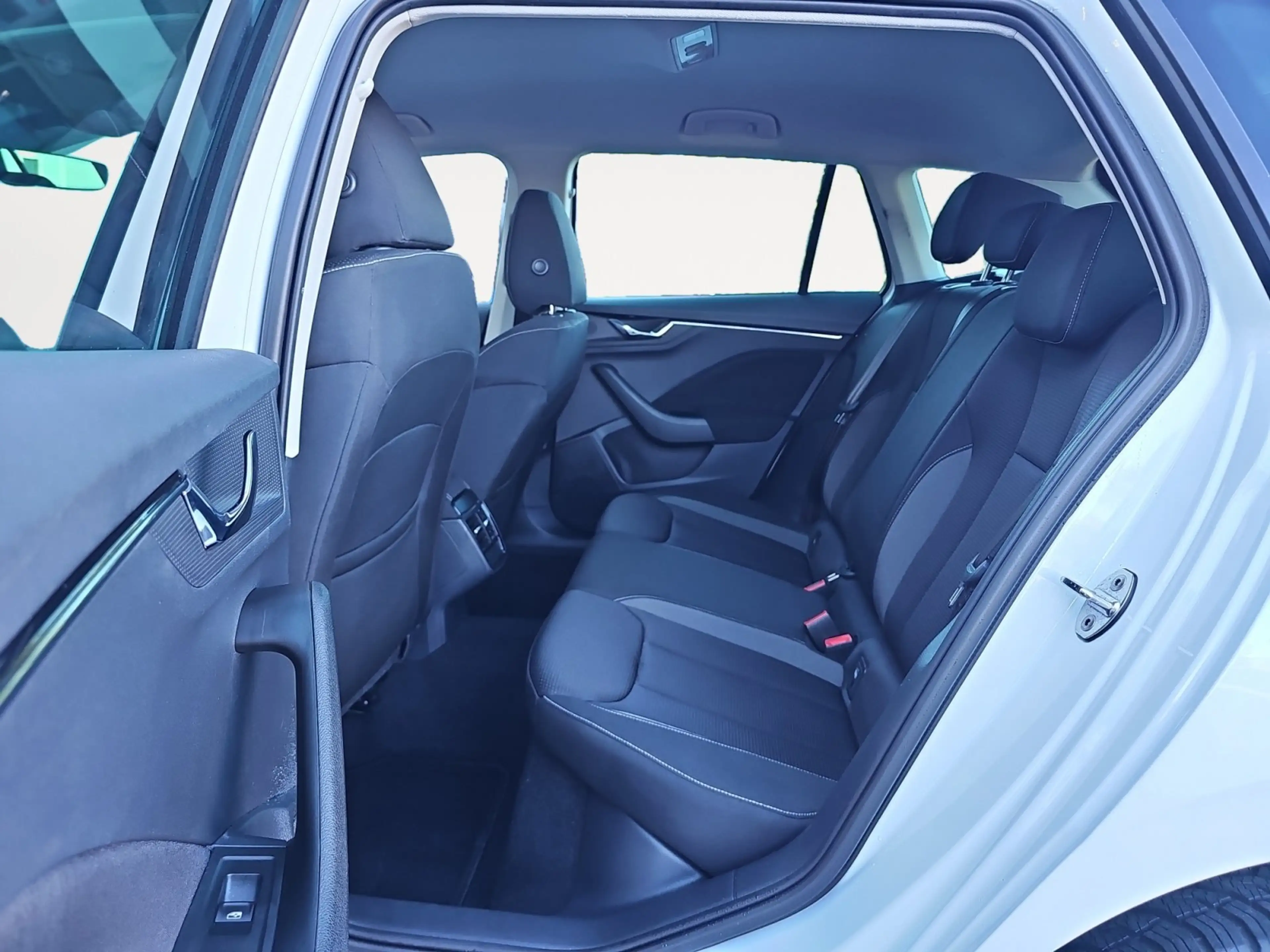 Skoda Kamiq Tour 1,0 TSI AHK RFK LM Kessy LED SHZ — photo 8