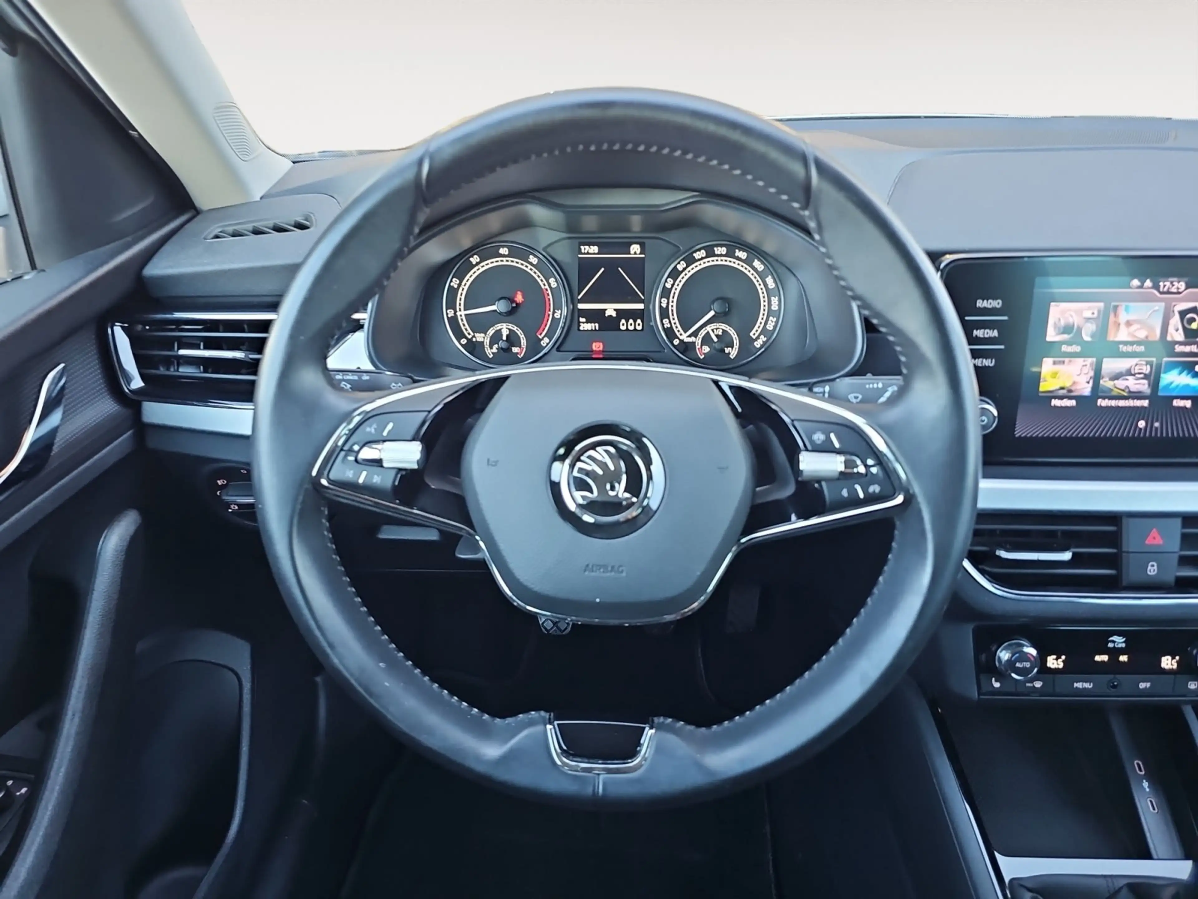 Skoda Kamiq Tour 1,0 TSI AHK RFK LM Kessy LED SHZ — photo 11