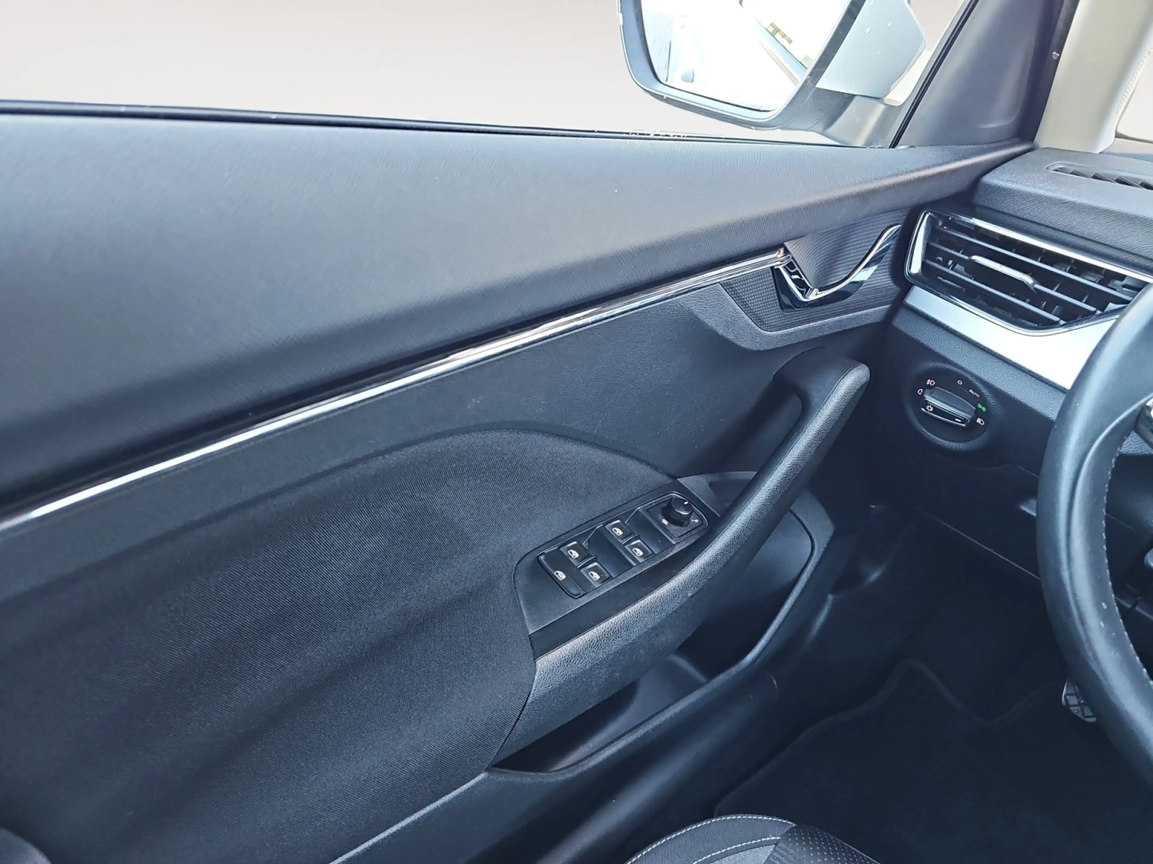 Skoda Kamiq Tour 1,0 TSI AHK RFK LM Kessy LED SHZ — photo 14