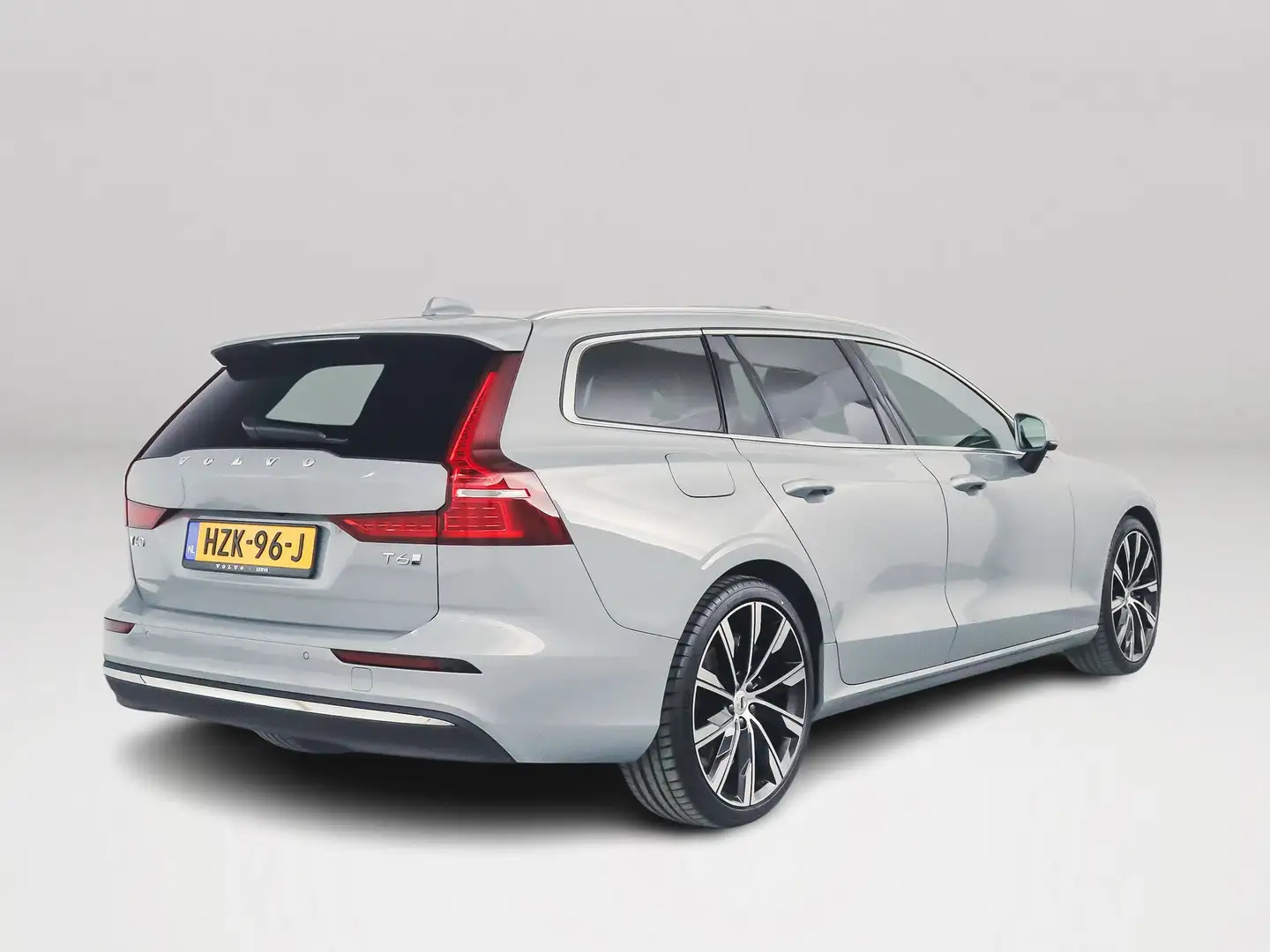 Volvo V60 T6 Aut. Plug-in hybrid AWD Plus Bright | Panoramad Šedá - 2