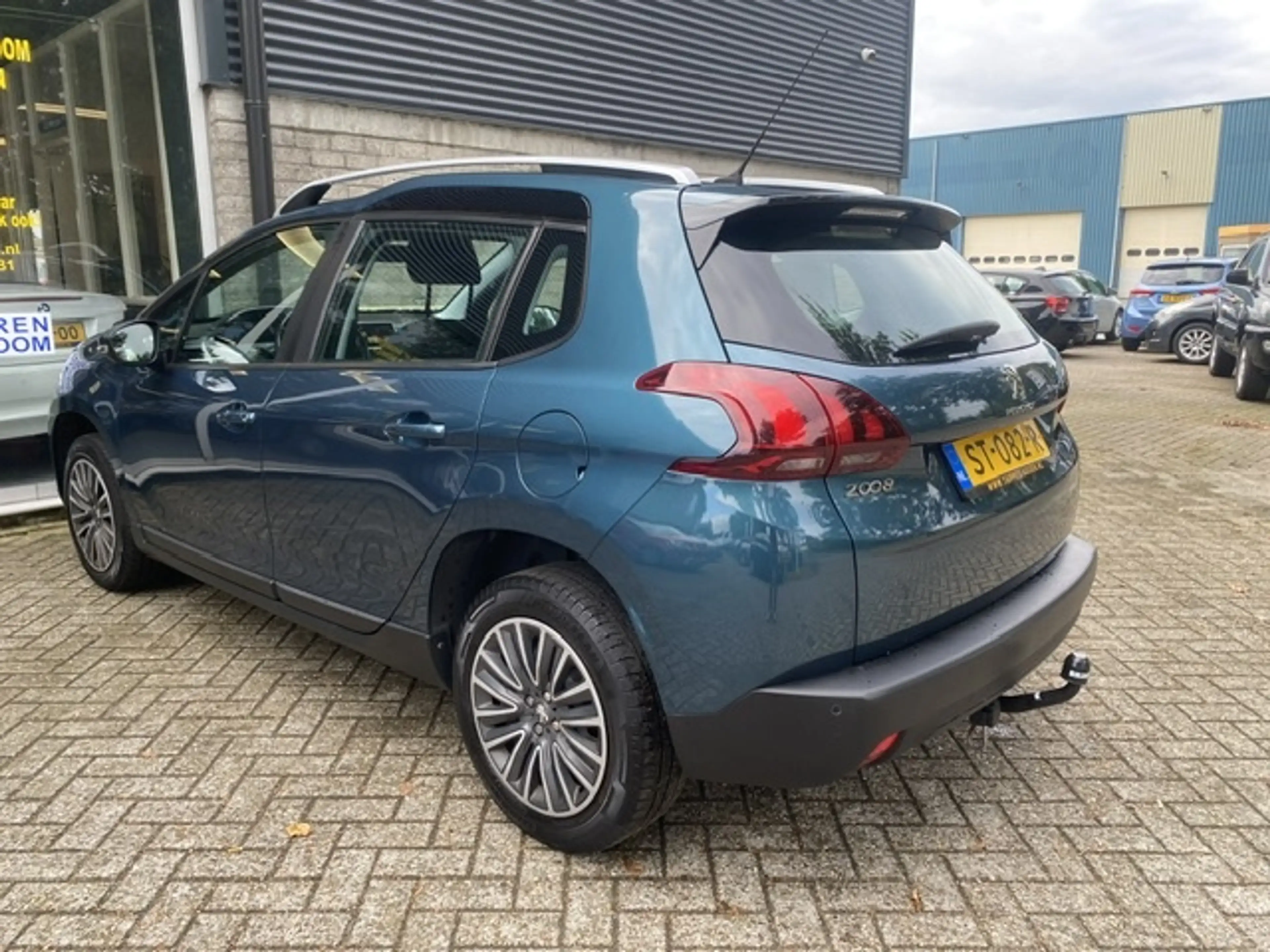 Peugeot 2008 1.2 PureT. Blue Lion — photo 13