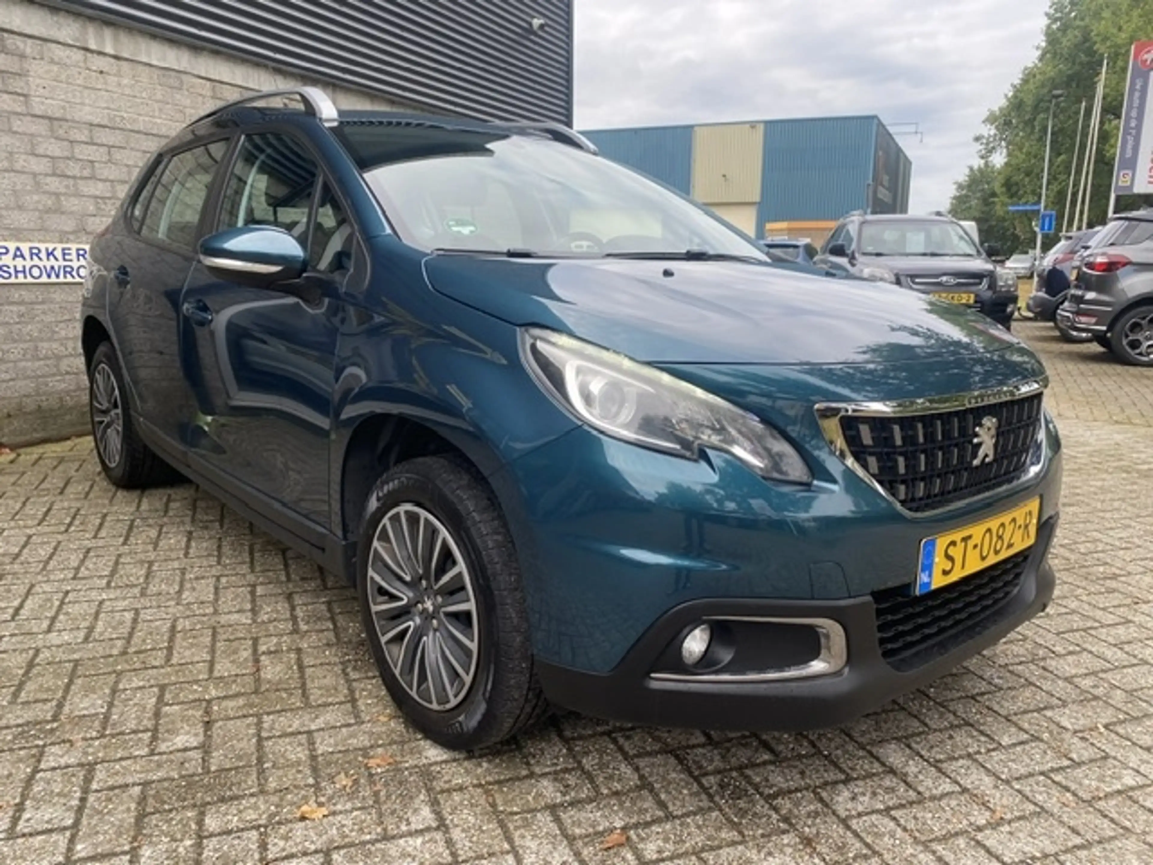 Peugeot 2008 1.2 PureT. Blue Lion — photo 3