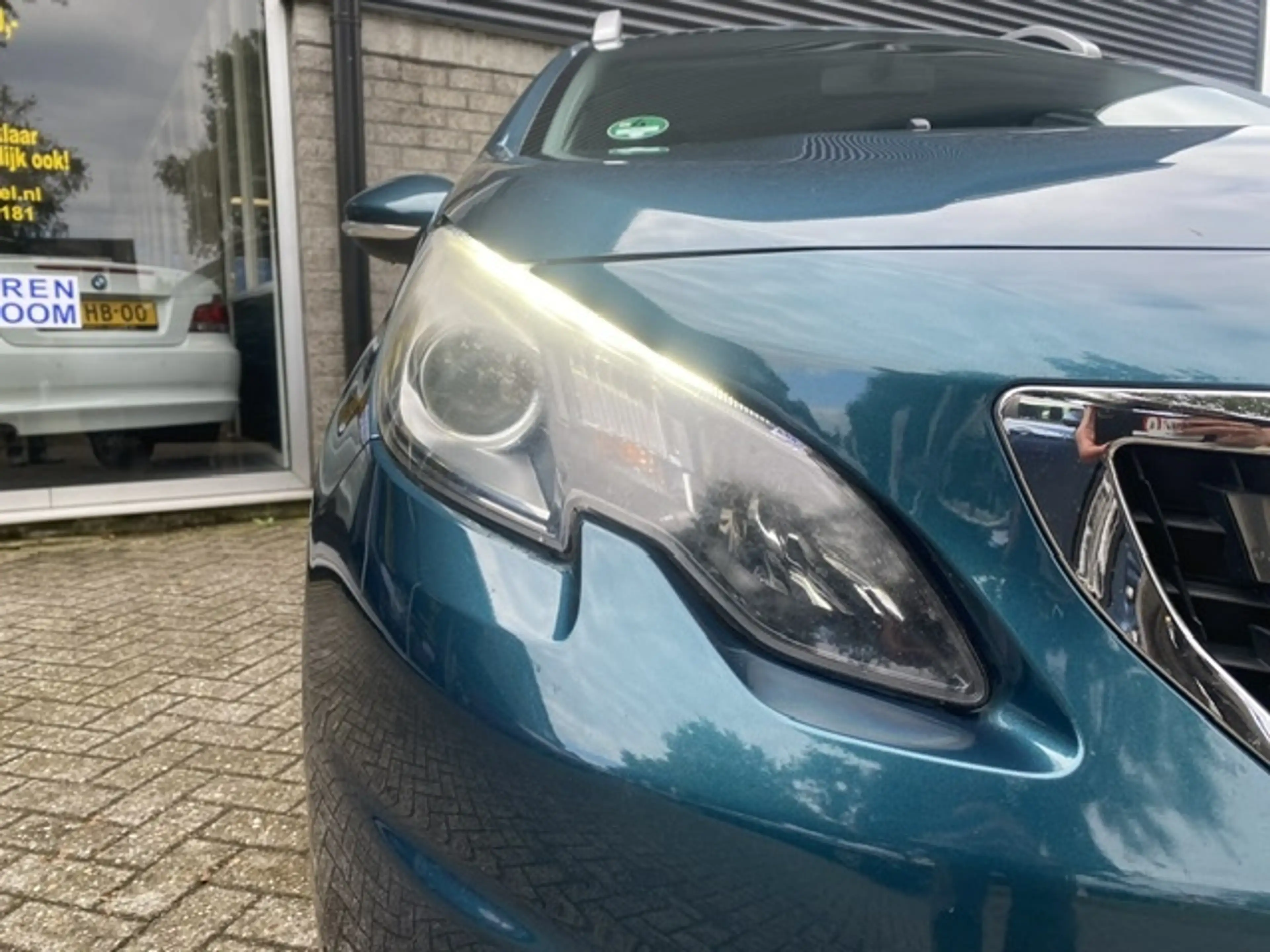 Peugeot 2008 1.2 PureT. Blue Lion — photo 4