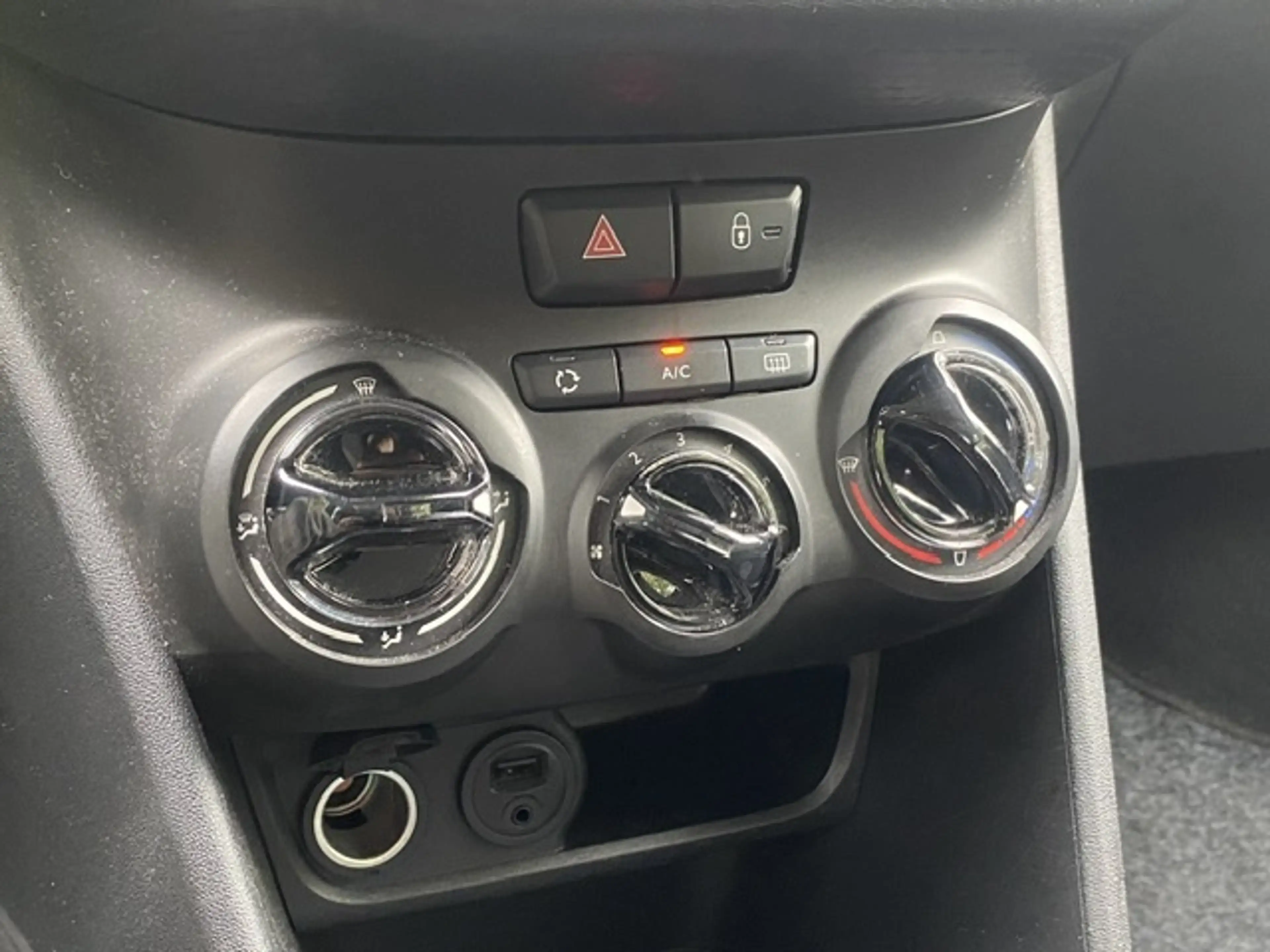 Peugeot 2008 1.2 PureT. Blue Lion — photo 32