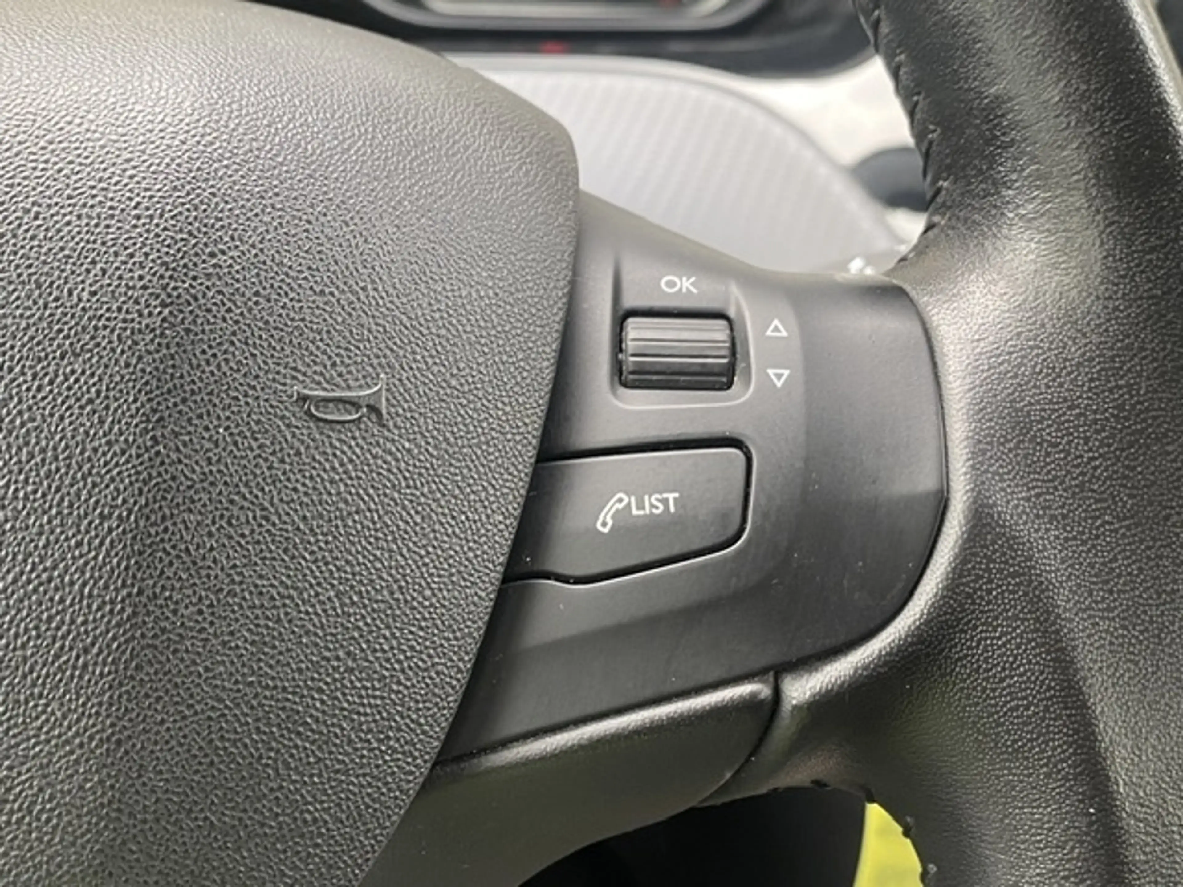 Peugeot 2008 1.2 PureT. Blue Lion — photo 24