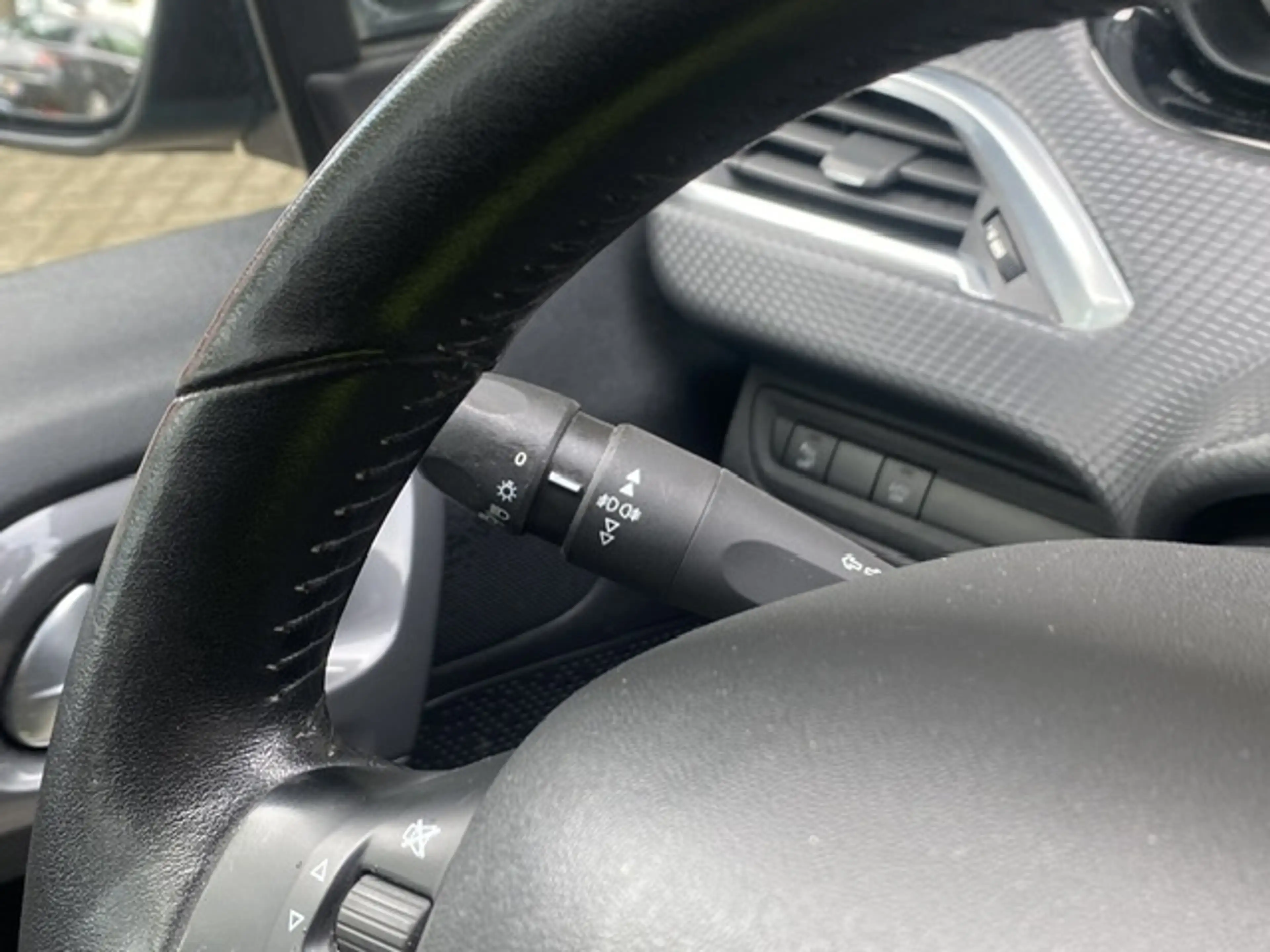 Peugeot 2008 1.2 PureT. Blue Lion — photo 20