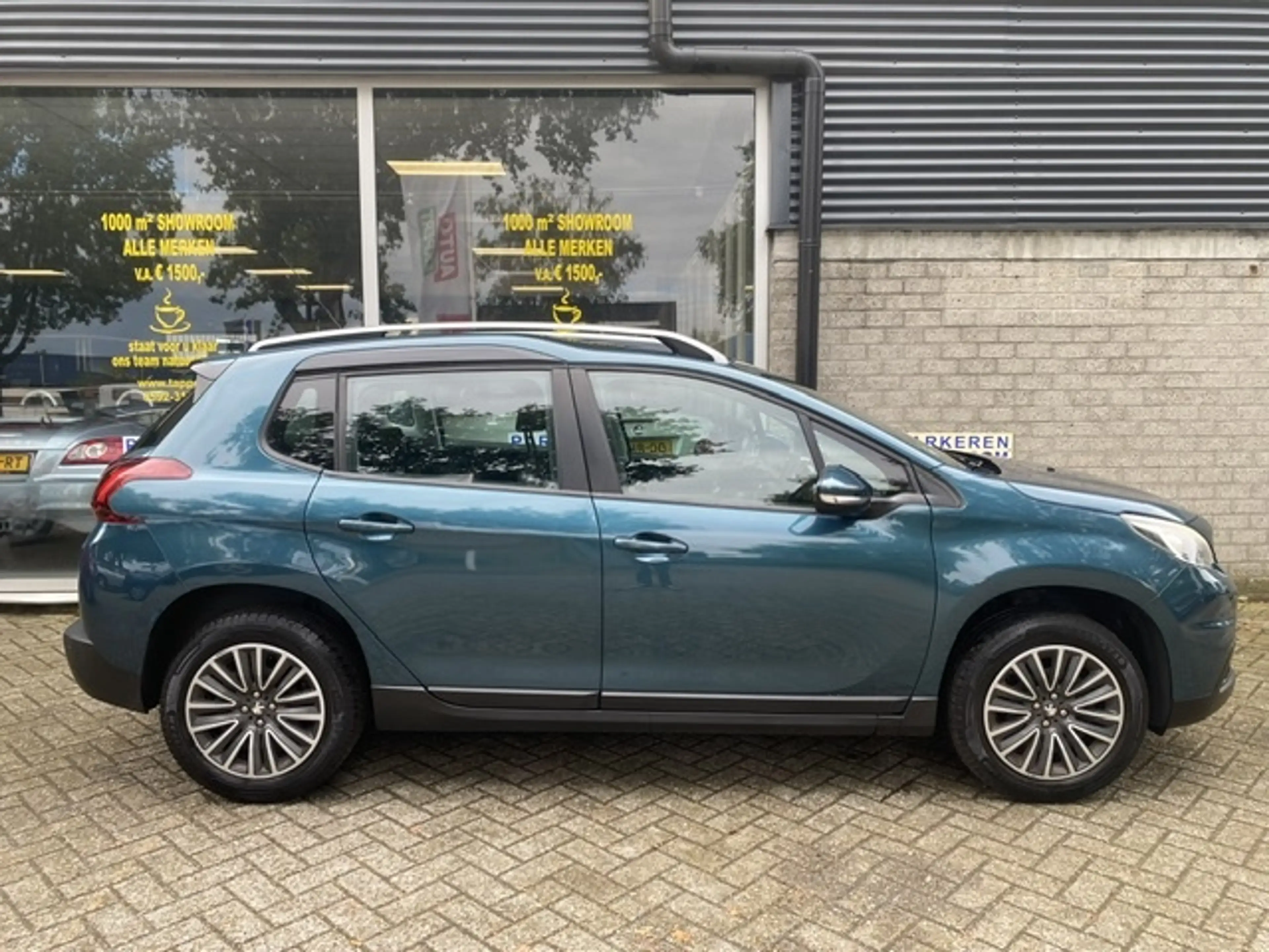 Peugeot 2008 1.2 PureT. Blue Lion — photo 11