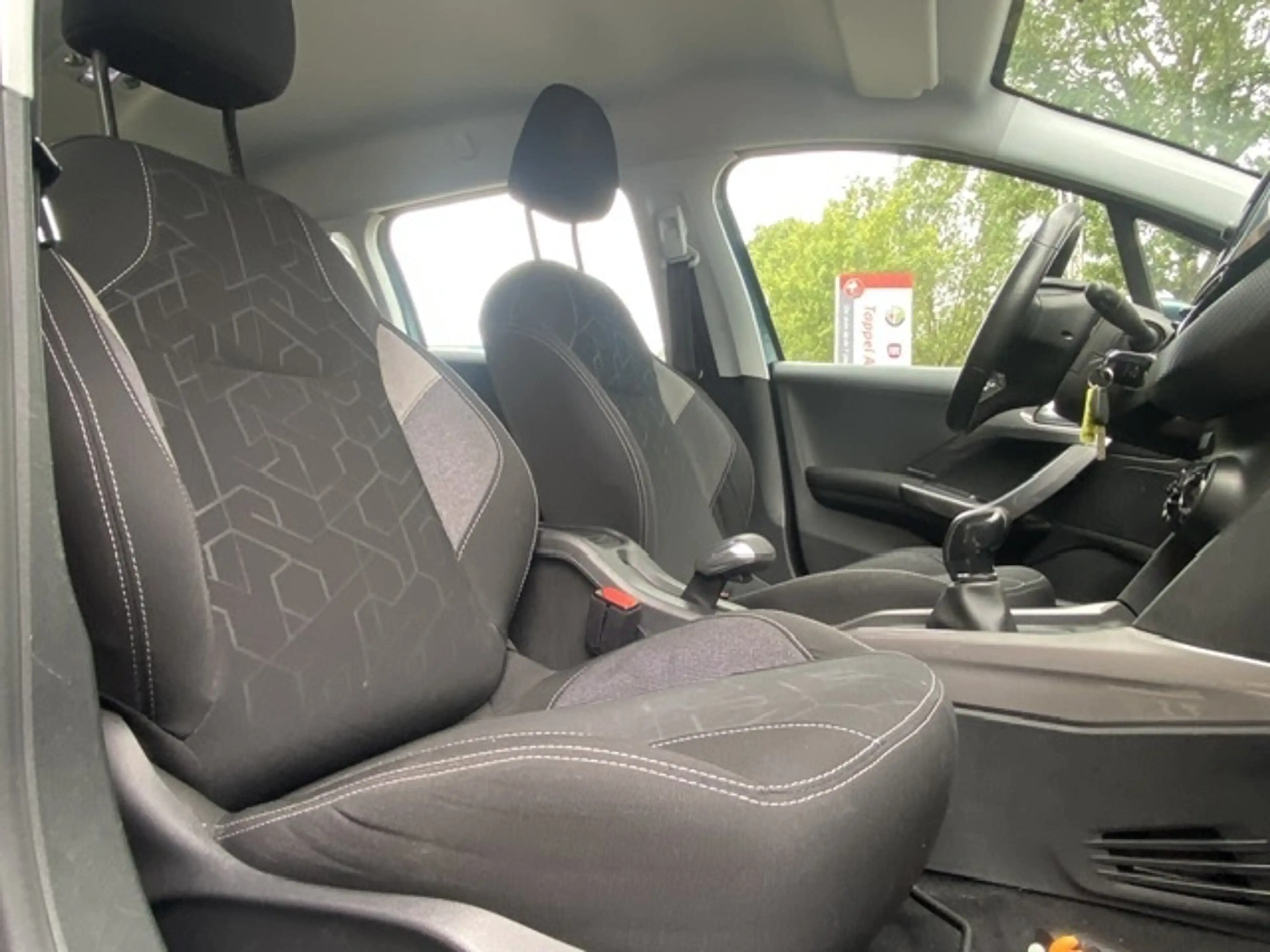Peugeot 2008 1.2 PureT. Blue Lion — photo 8