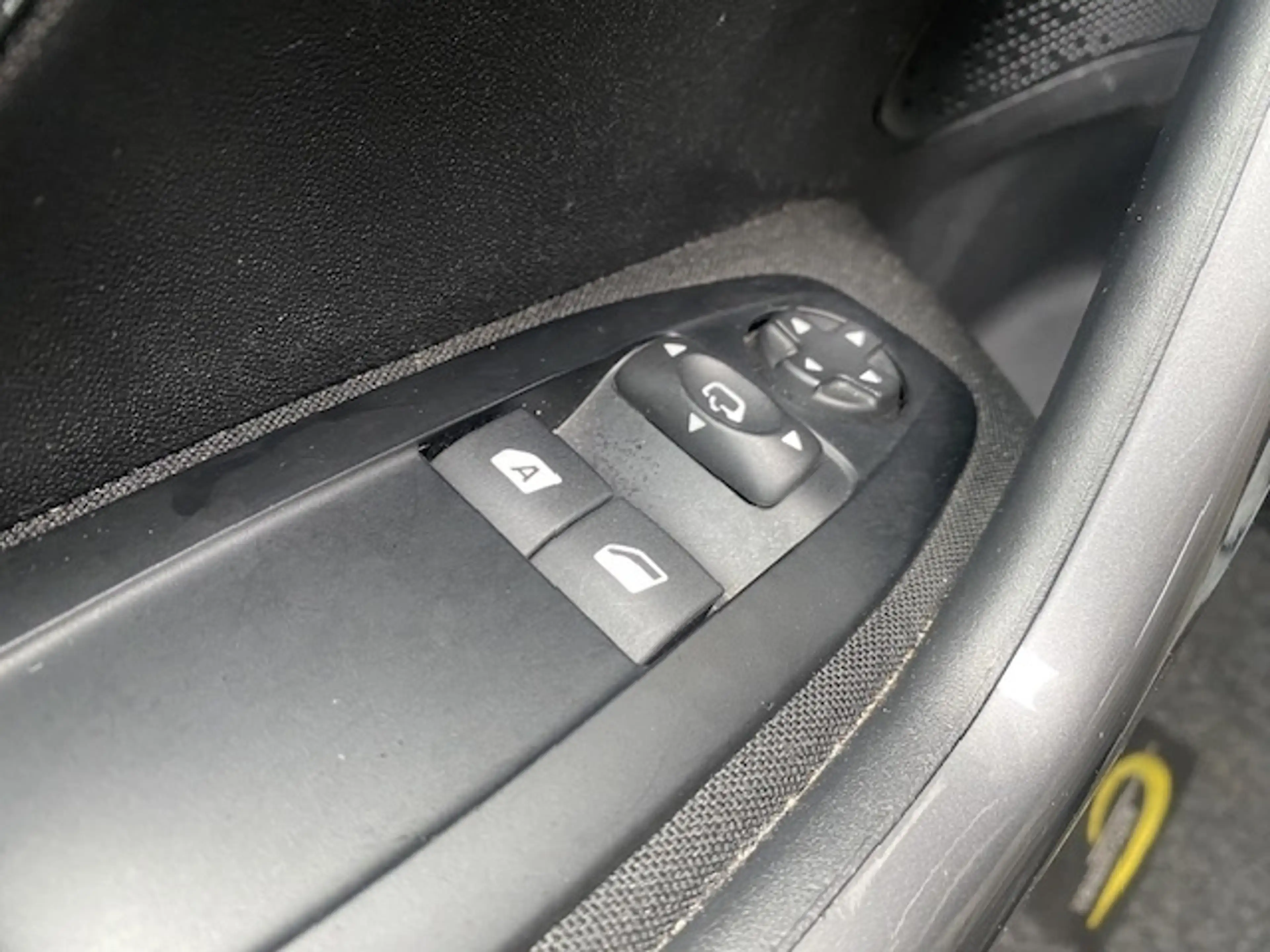 Peugeot 2008 1.2 PureT. Blue Lion — photo 18