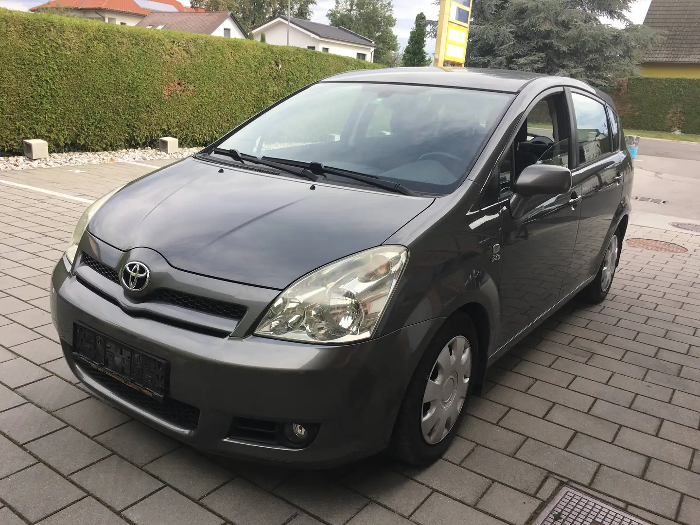 Toyota Corolla Verso Grau - 1