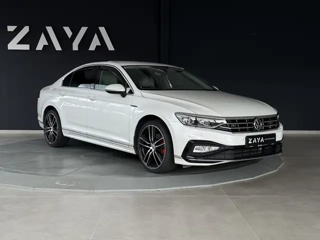 Volkswagen Passat 1.5 TSI R-Line Limo*DSG*VIRTUAL*MATRIX*