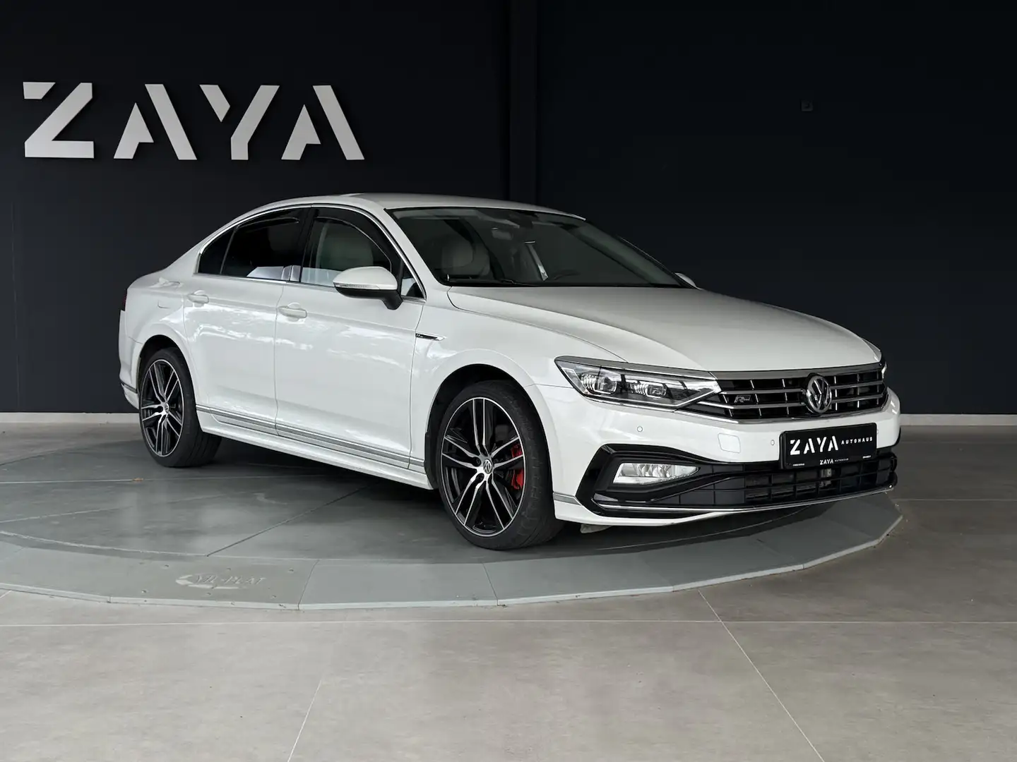 Volkswagen Passat 1.5 TSI R-Line Limo*DSG*VIRTUAL*MATRIX* Weiß - 1