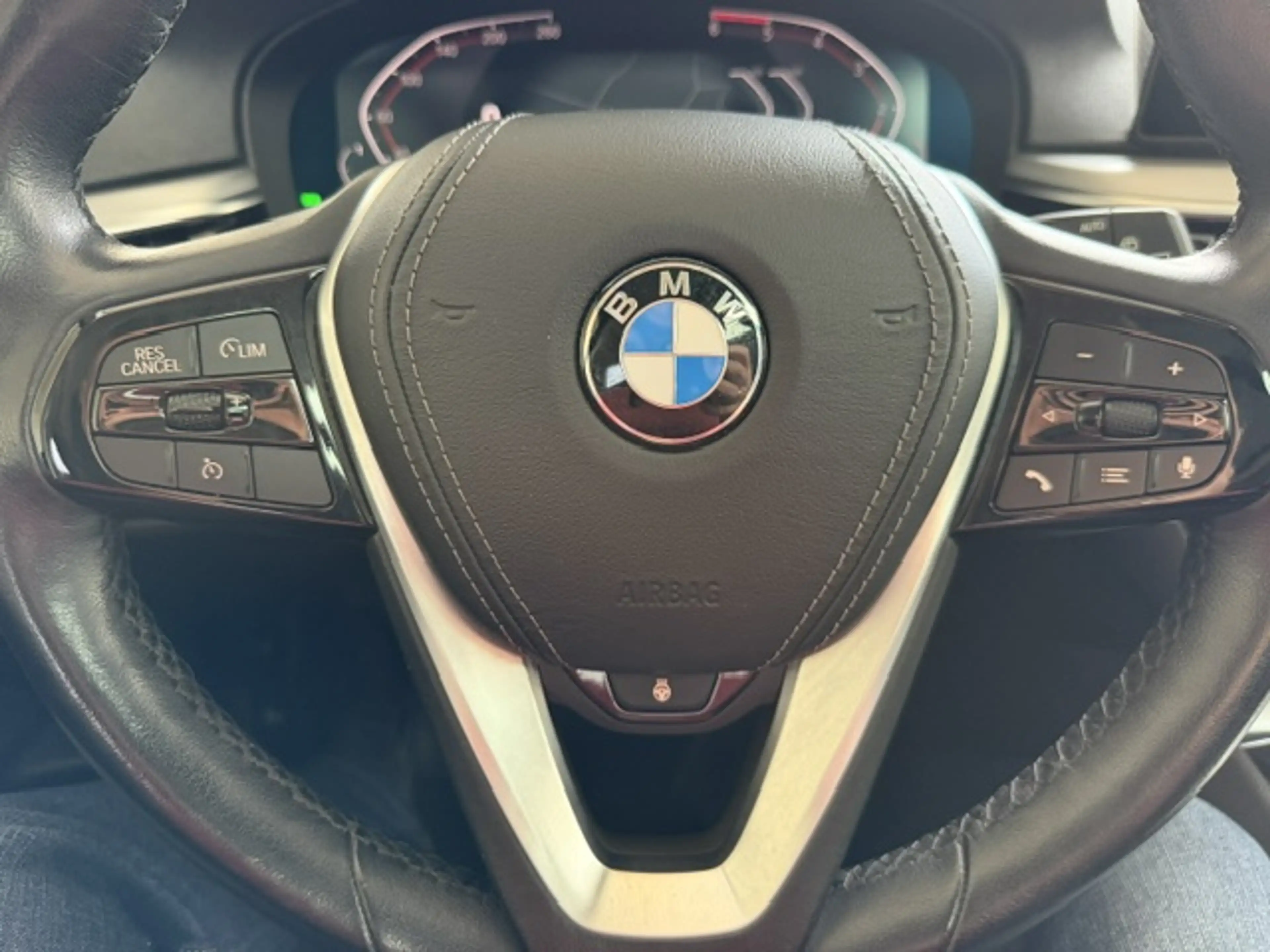 BMW 520 520 d Hybrid Virtual Panorama white metallic — photo 14