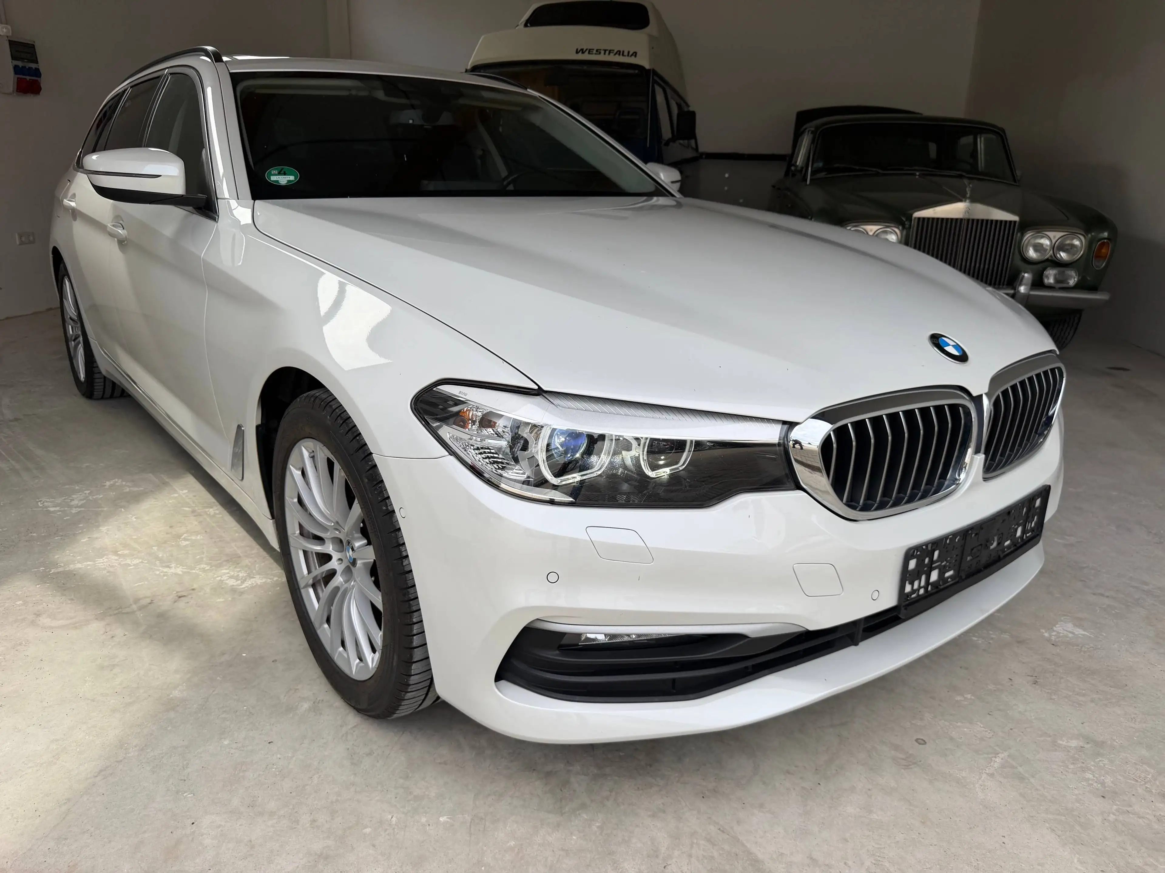 BMW 520 520 d Hybrid Virtual Panorama white metallic