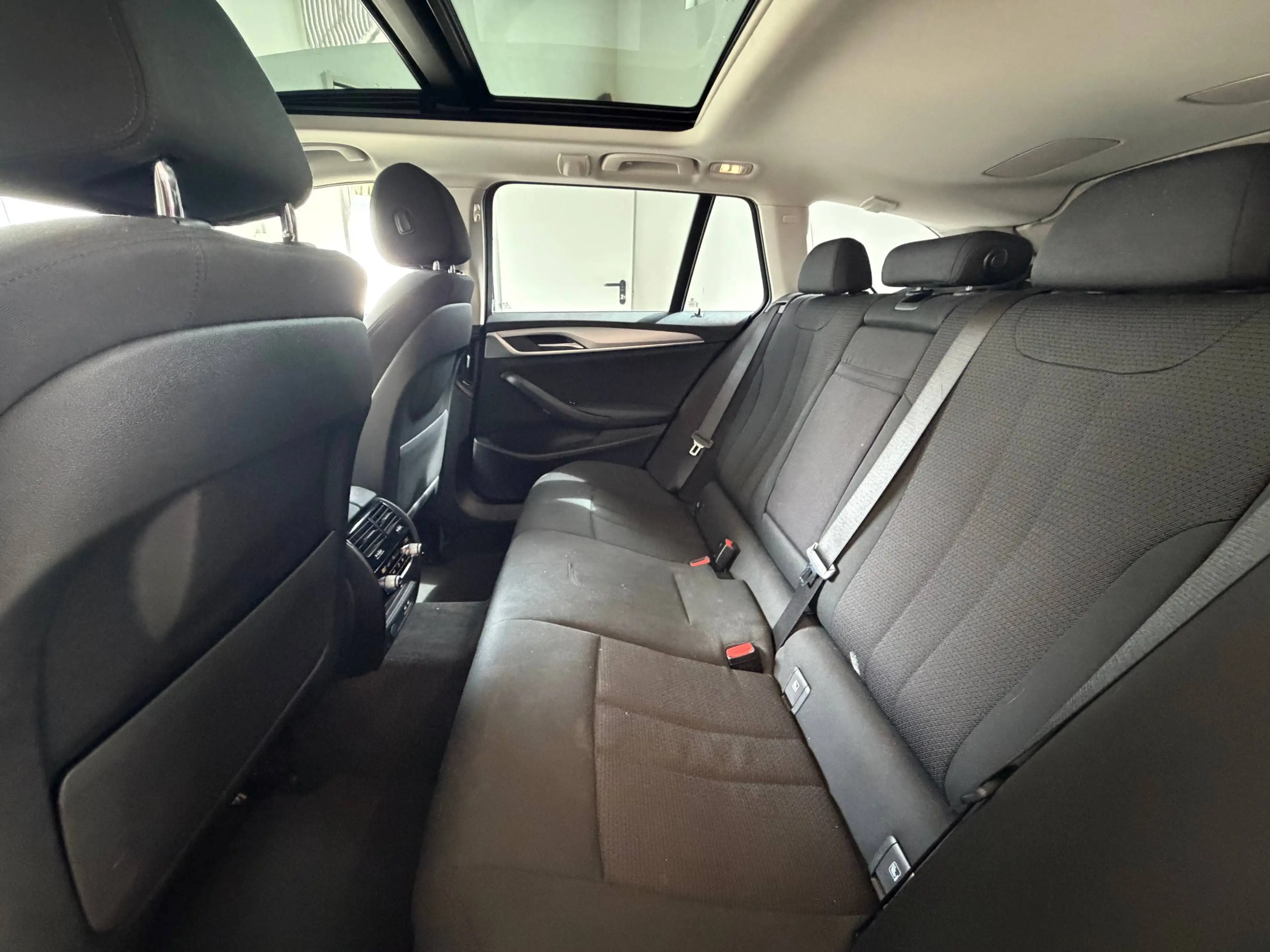 BMW 520 520 d Hybrid Virtual Panorama white metallic — photo 10