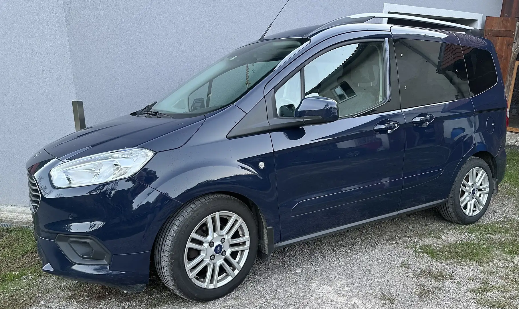 Ford Tourneo Courier 1,5 TDCi Titanium Start/Stop - 1