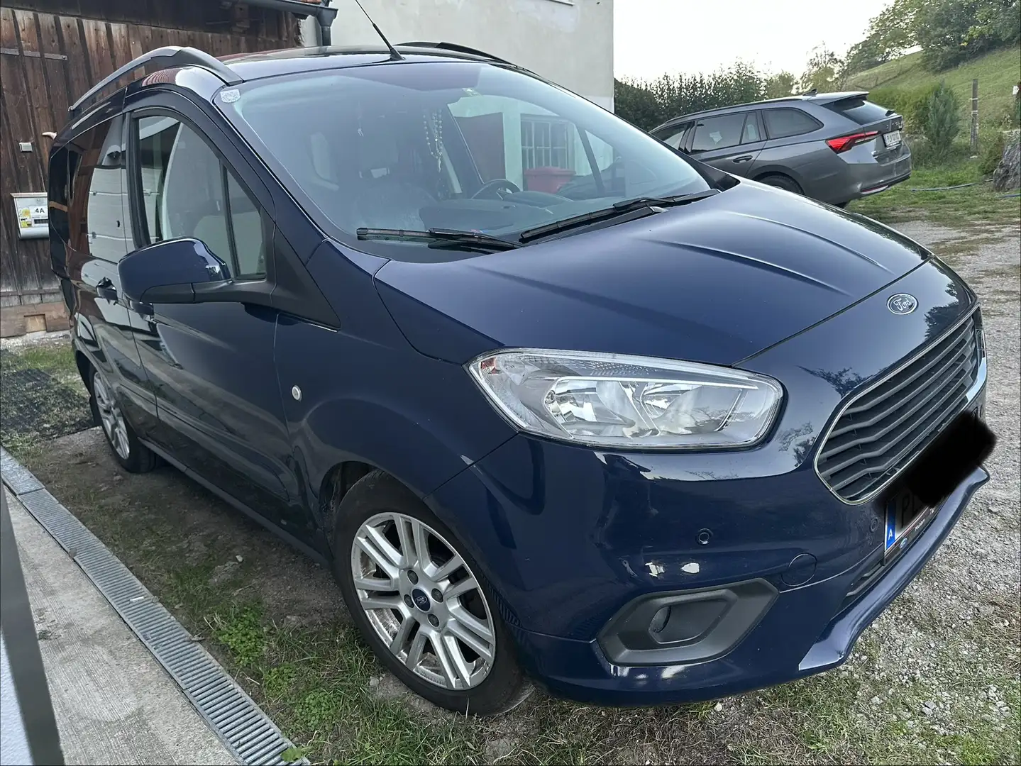 Ford Tourneo Courier 1,5 TDCi Titanium Start/Stop - 2