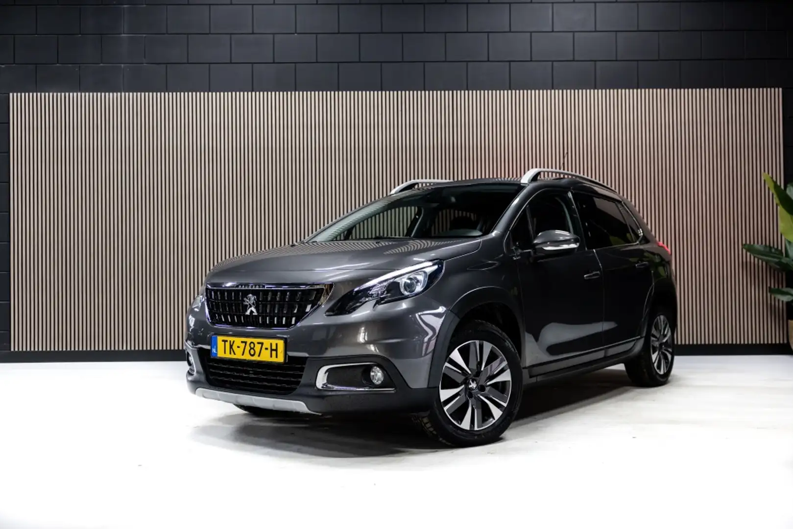 Peugeot 2008 1.2 PureTech Allure | Camera | Navi | Trekhaak | Gris - 1