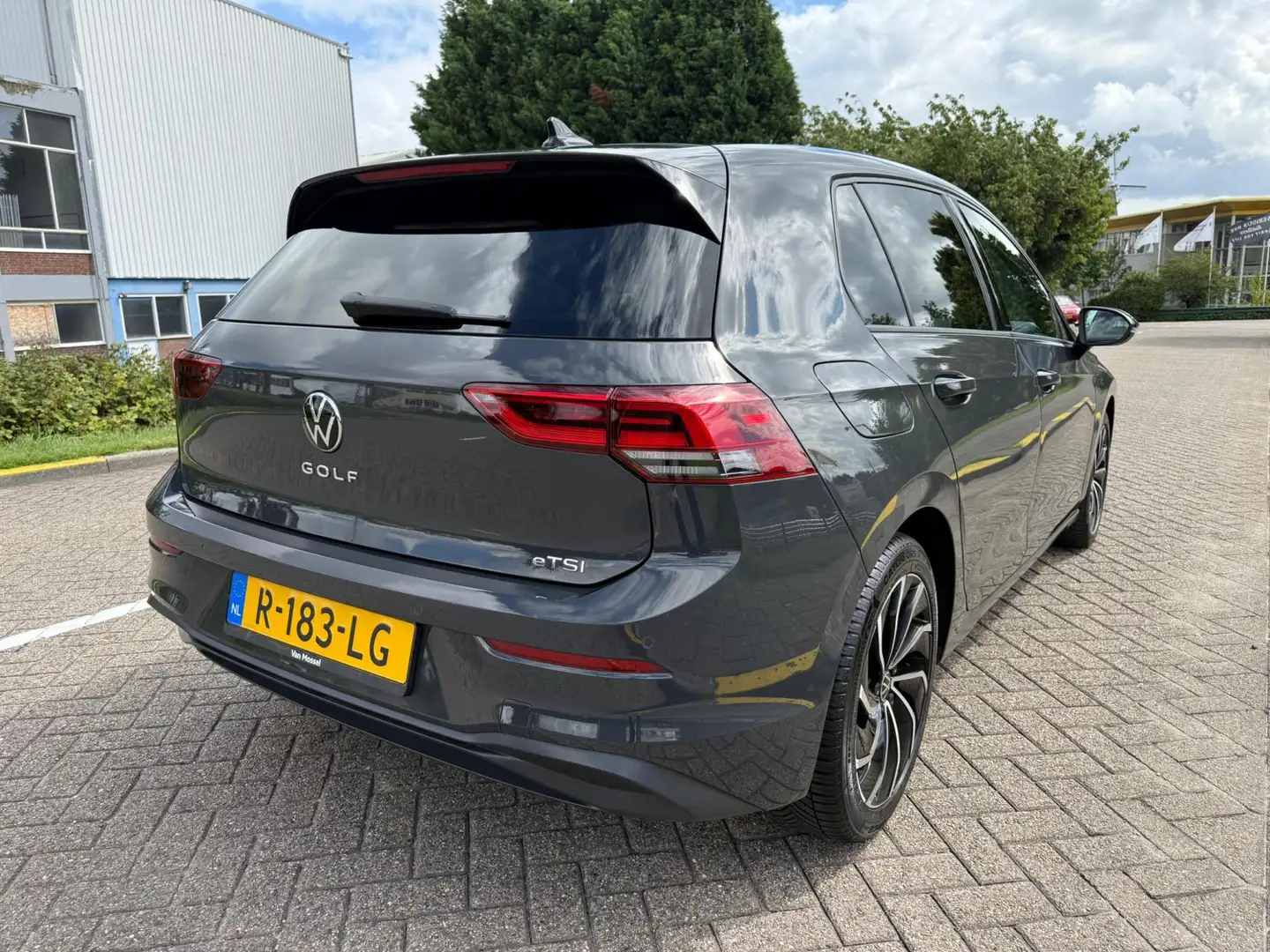 Volkswagen Golf 1.0 eTSI Life Grigio - 2