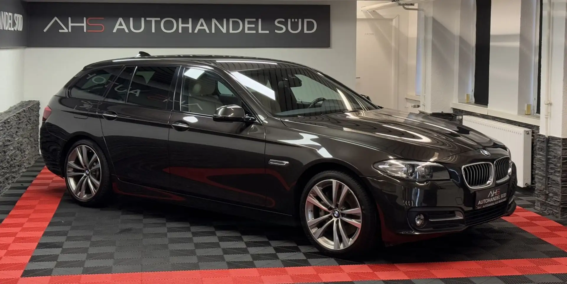 BMW 525 d Touring*LEDER*HUD*ASSISTENTZ* Grau - 2