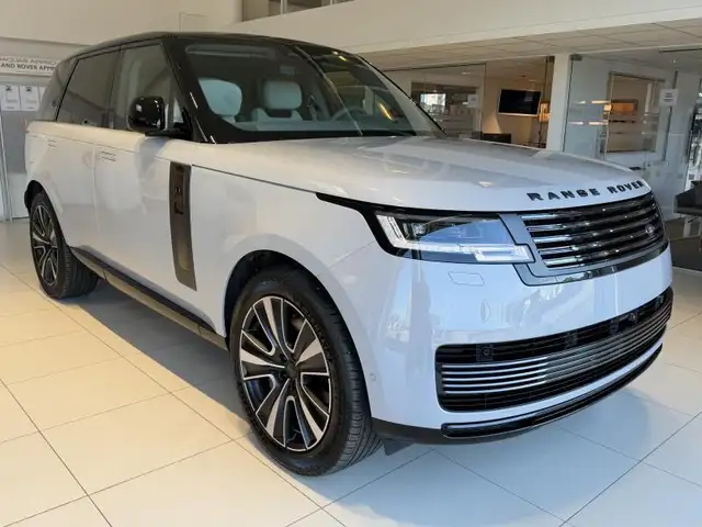 Land Rover Range Rover P550e AWD Auto SV