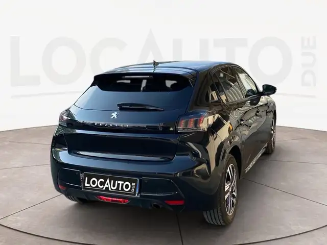 Peugeot 208 view 4