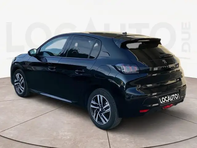 Peugeot 208 view 5