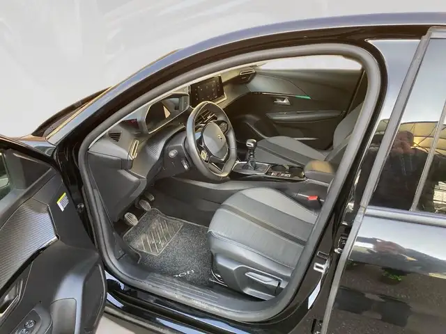 Peugeot 208 view 7