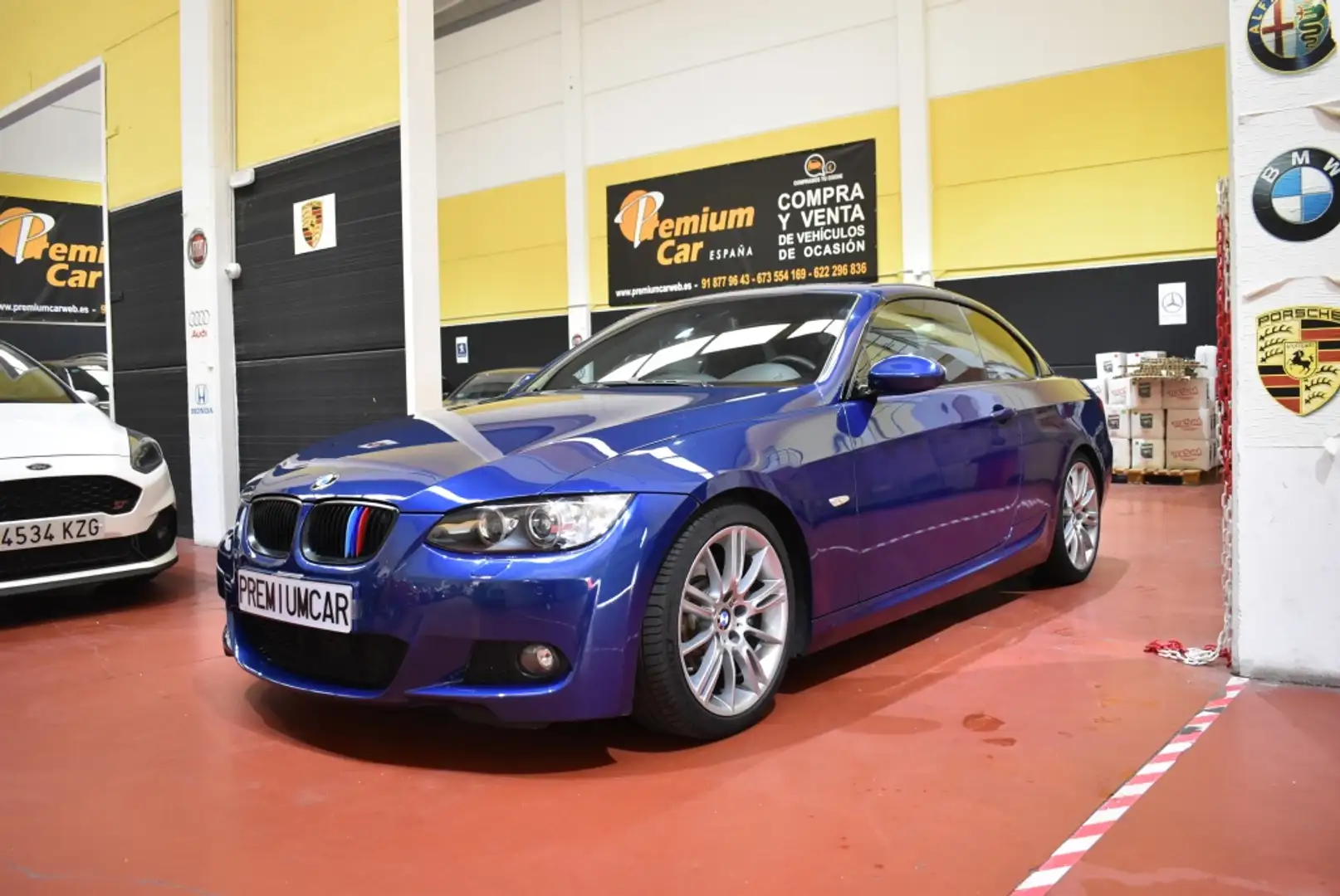 BMW 335 335i Cabrio Aut. Blauw - 1