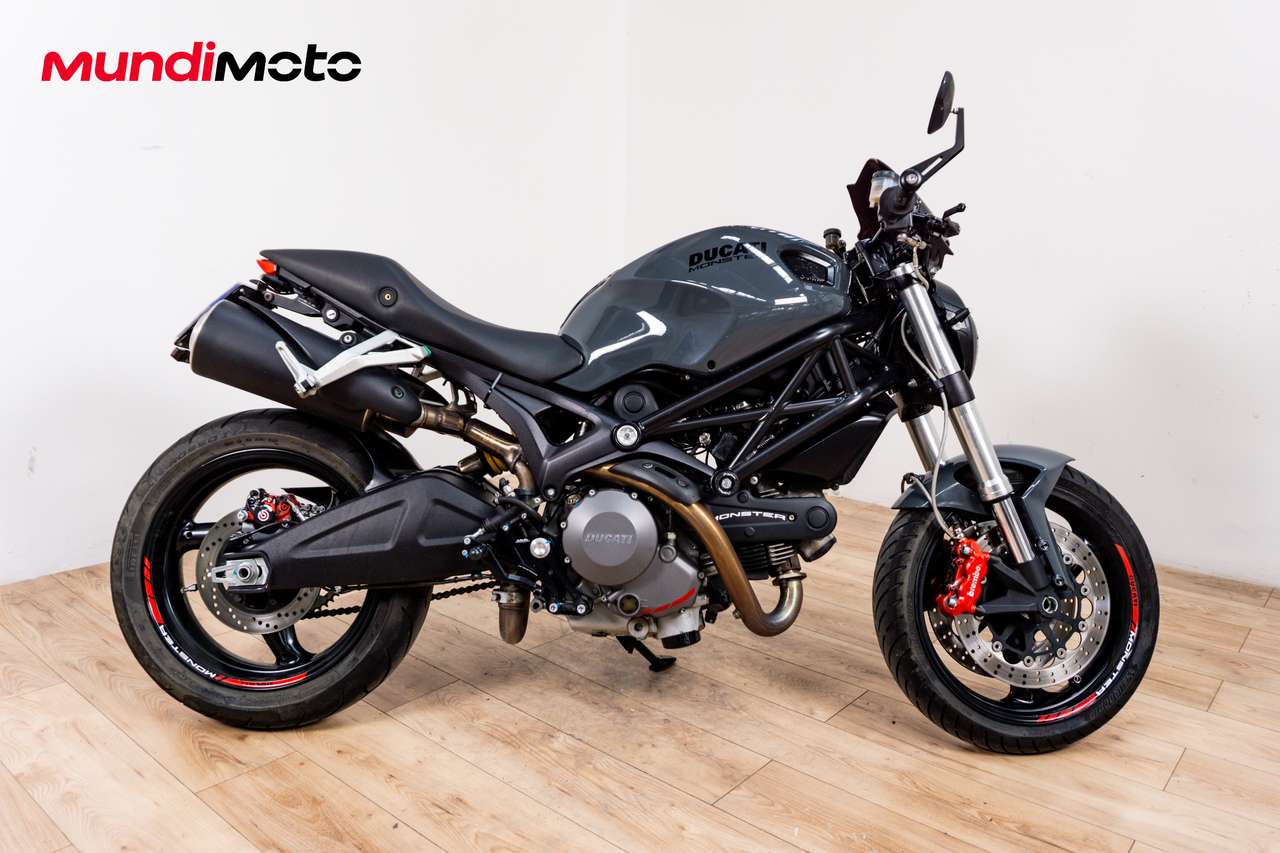 Ducati Monster 696