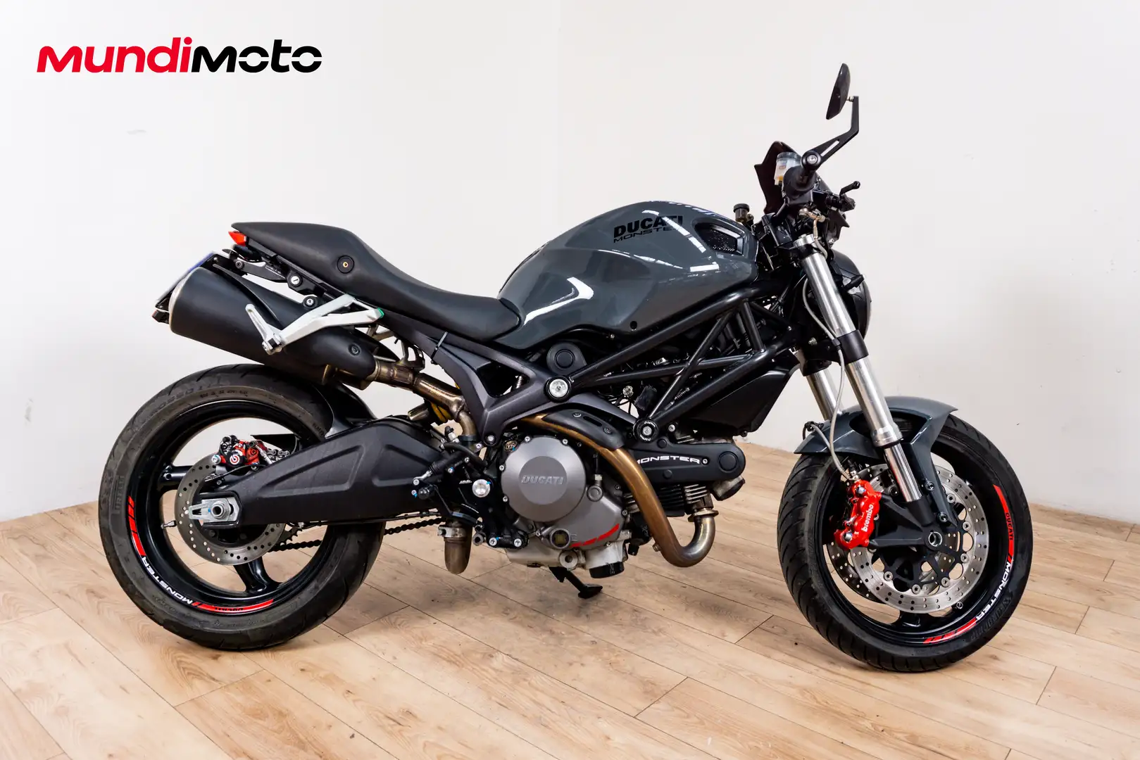 Ducati Monster 696 - 1