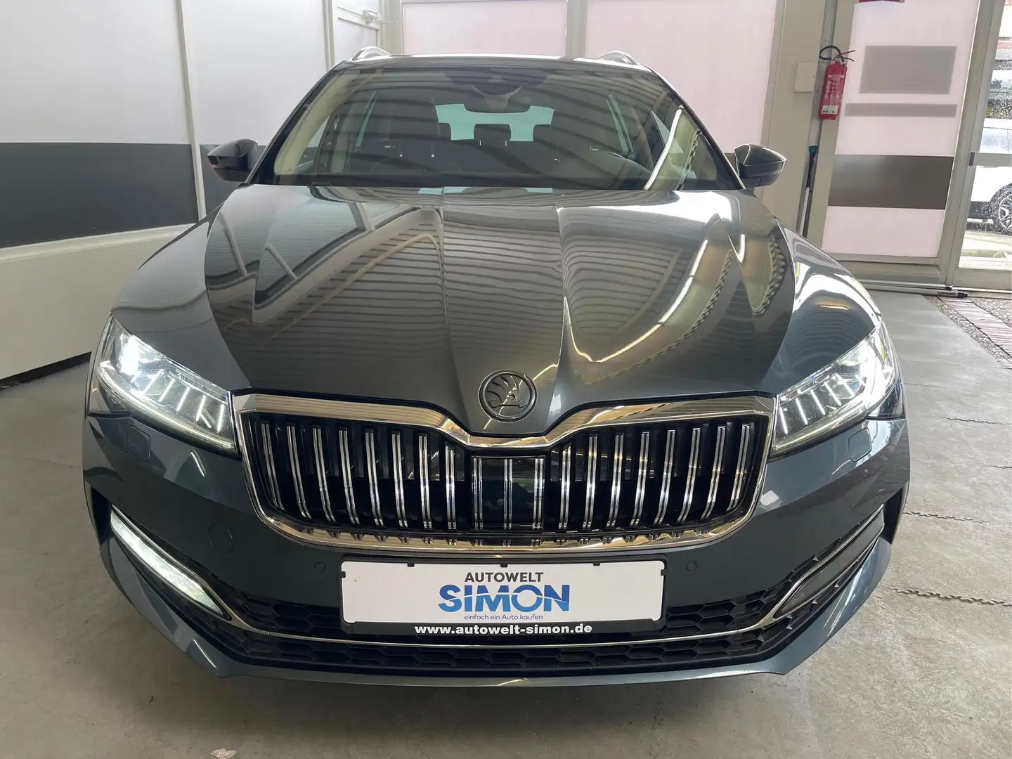 Skoda Superb Combi L&K 2.0 TSI DSG 4X4 NAVI PANORAMA LEDER S... Gris - 2