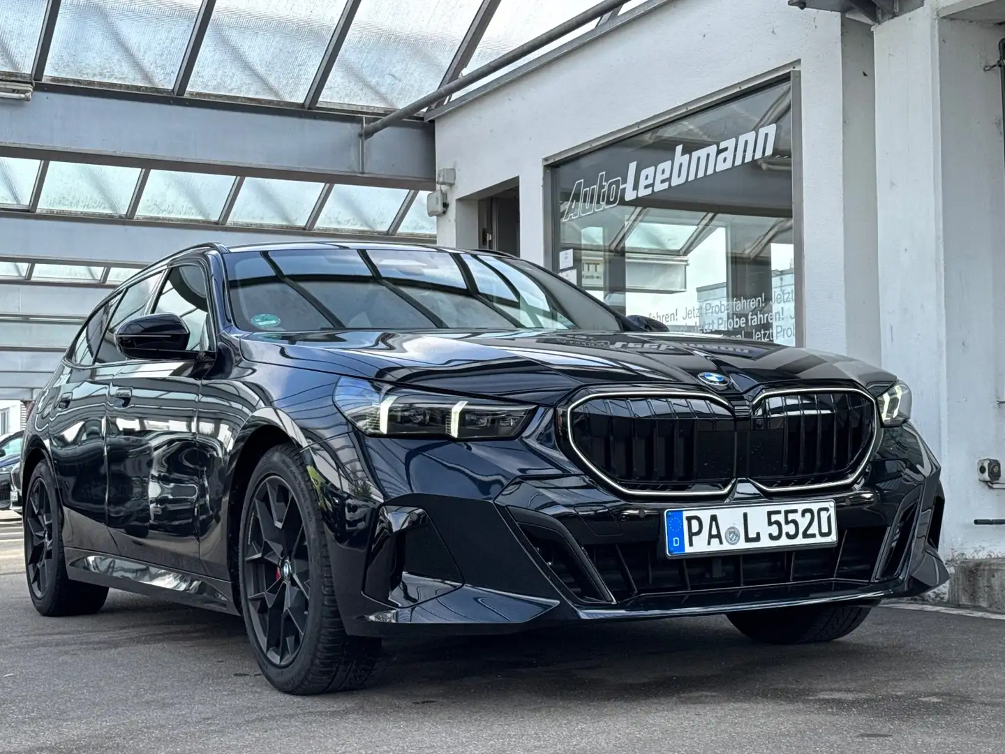 BMW 520 d Touring M-Sportpaket-Pro AHK/Panorama/ACC Schwarz - 2