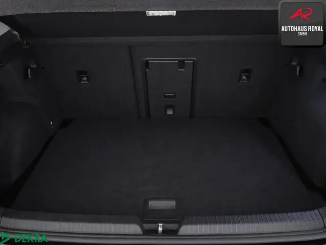 Volkswagen Golf view 12