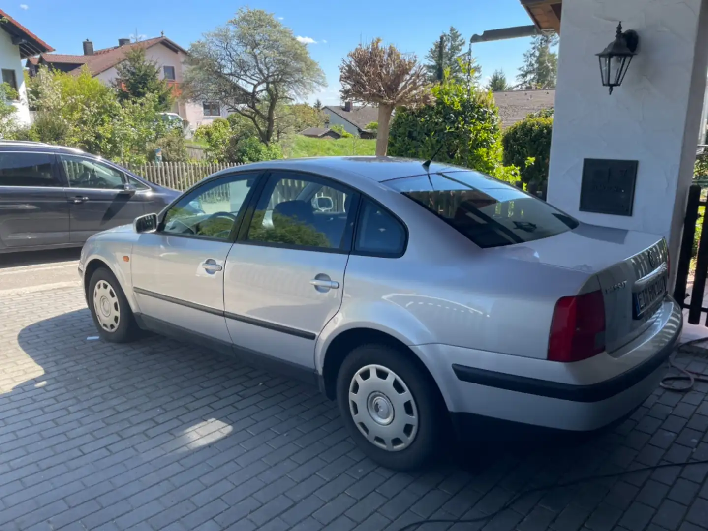 Volkswagen Passat 1.6 Srebrny - 1