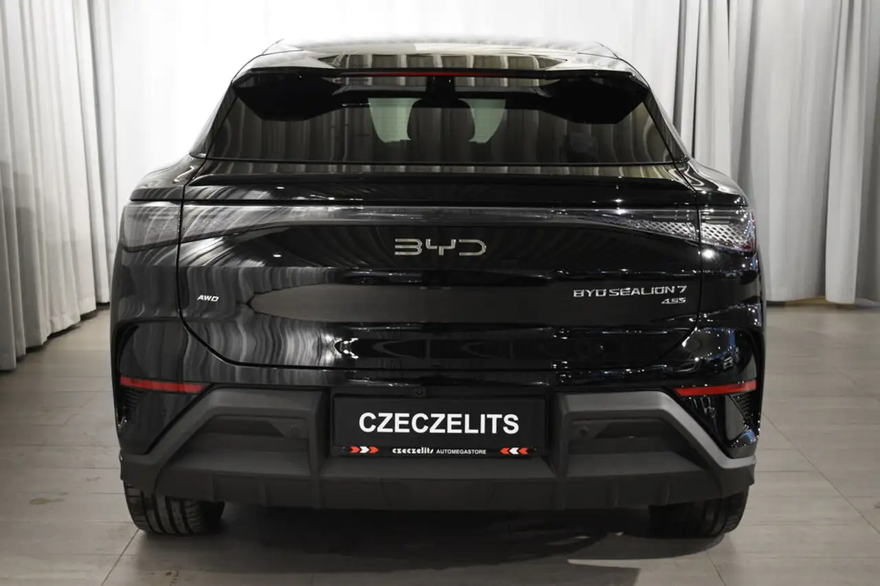 BYD SEALION 7