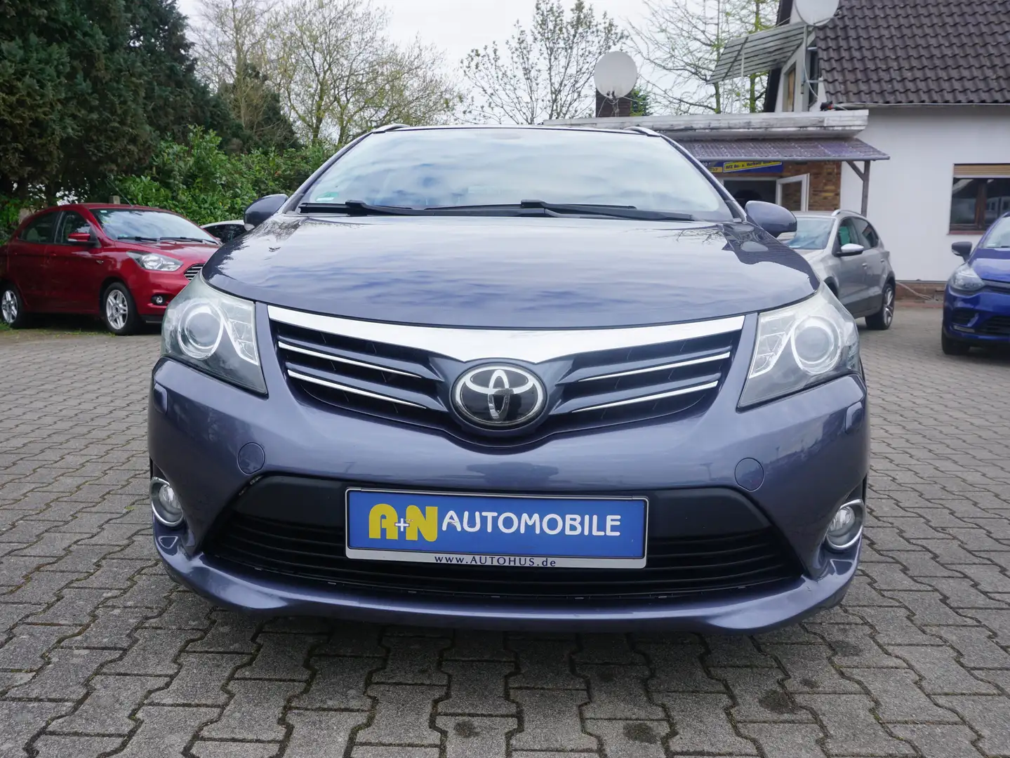Toyota Avensis Executive /AUTOMATIK/LEDER/NAVI/PAN.DACH/EURO5/ Blau - 1