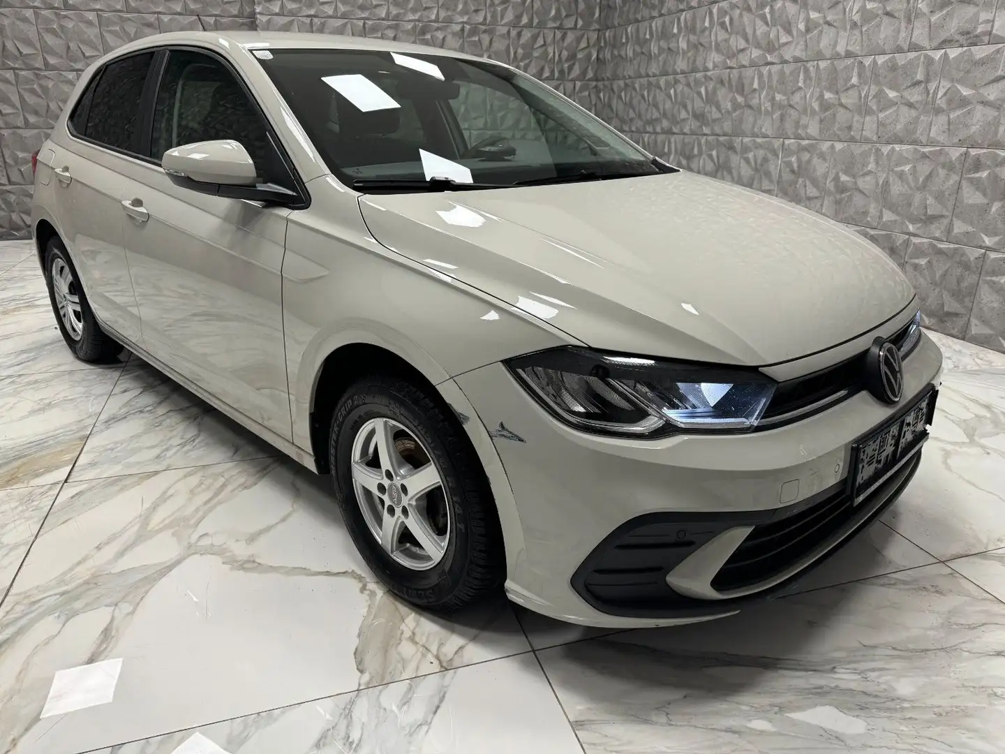 Volkswagen Polo VI Basis Grau - 1