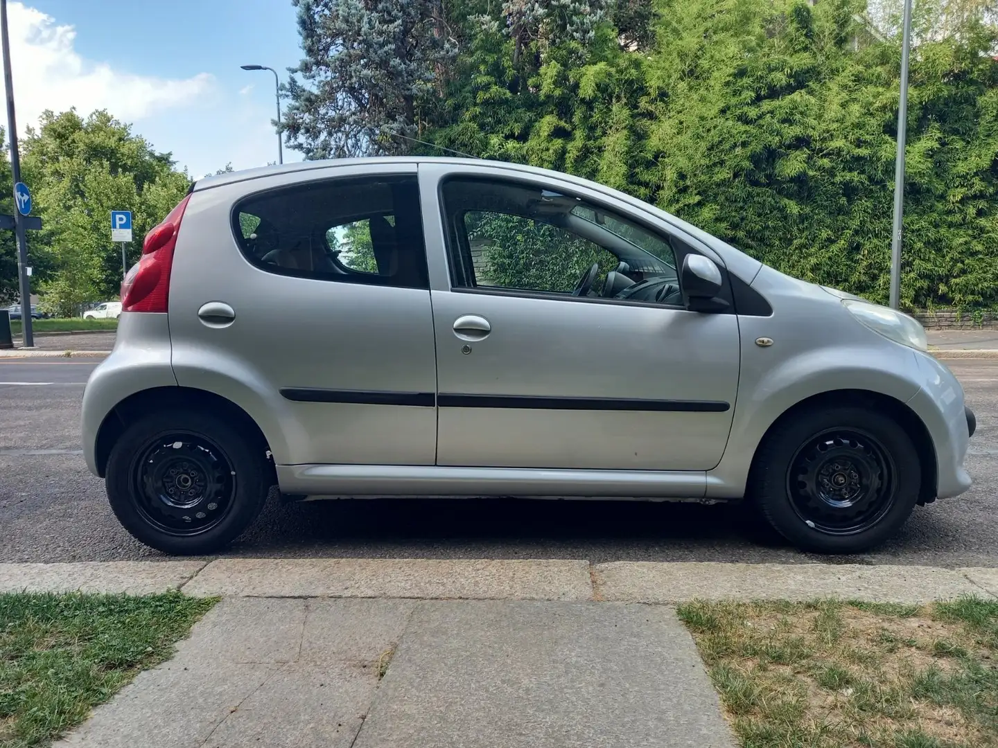 Peugeot 107 5p 1.0 Plasir 12v 2Tronic Argintiu - 2