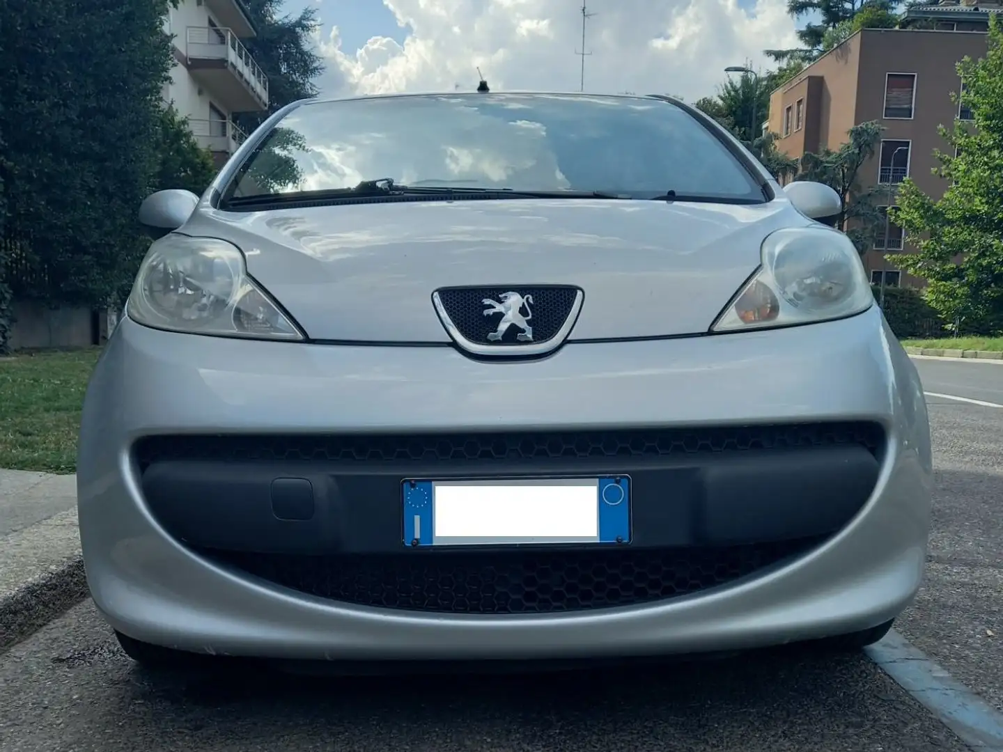 Peugeot 107 5p 1.0 Plasir 12v 2Tronic Argintiu - 1