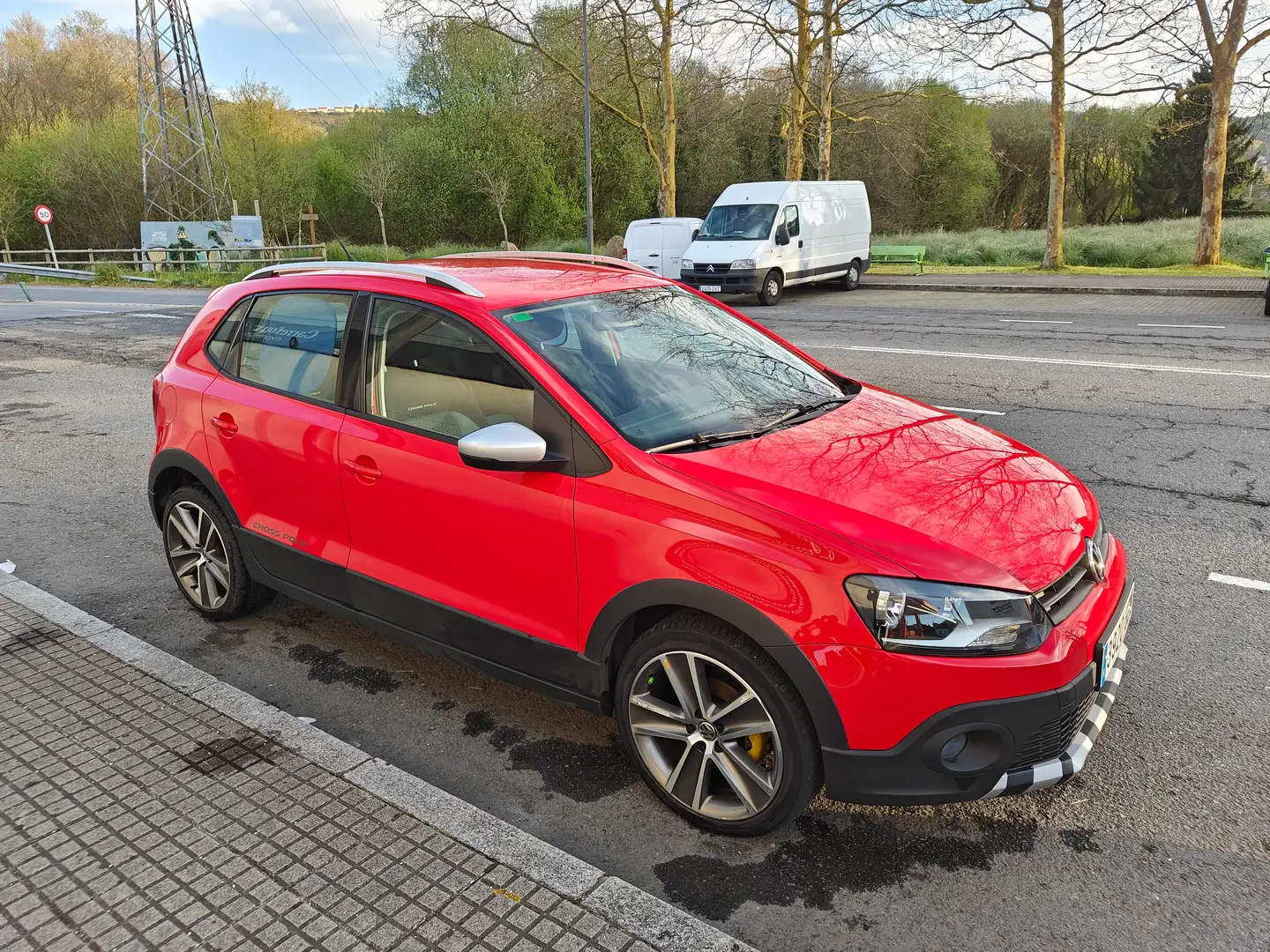 Volkswagen Polo Cross 1.6 tdi Rojo - 2