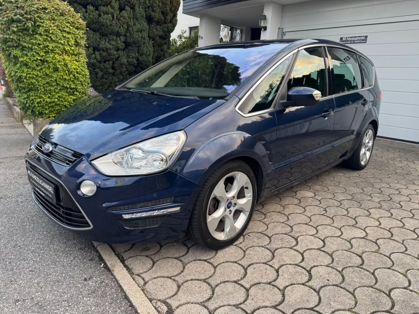 Ford S-Max S-MAX Titanium Automatik *AHK*SHZ*Navi*PDC Blau - 1