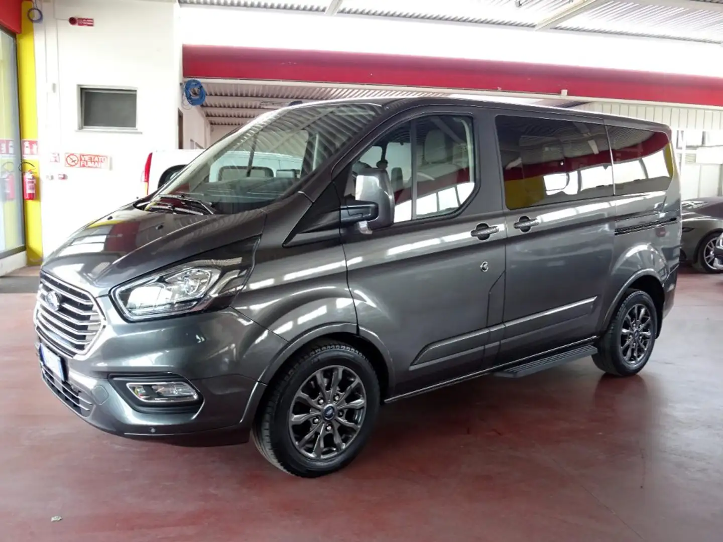 Ford Tourneo Custom 320 2.0 EcoBlue 130CV PC 8Posti Titanium Grigio - 1