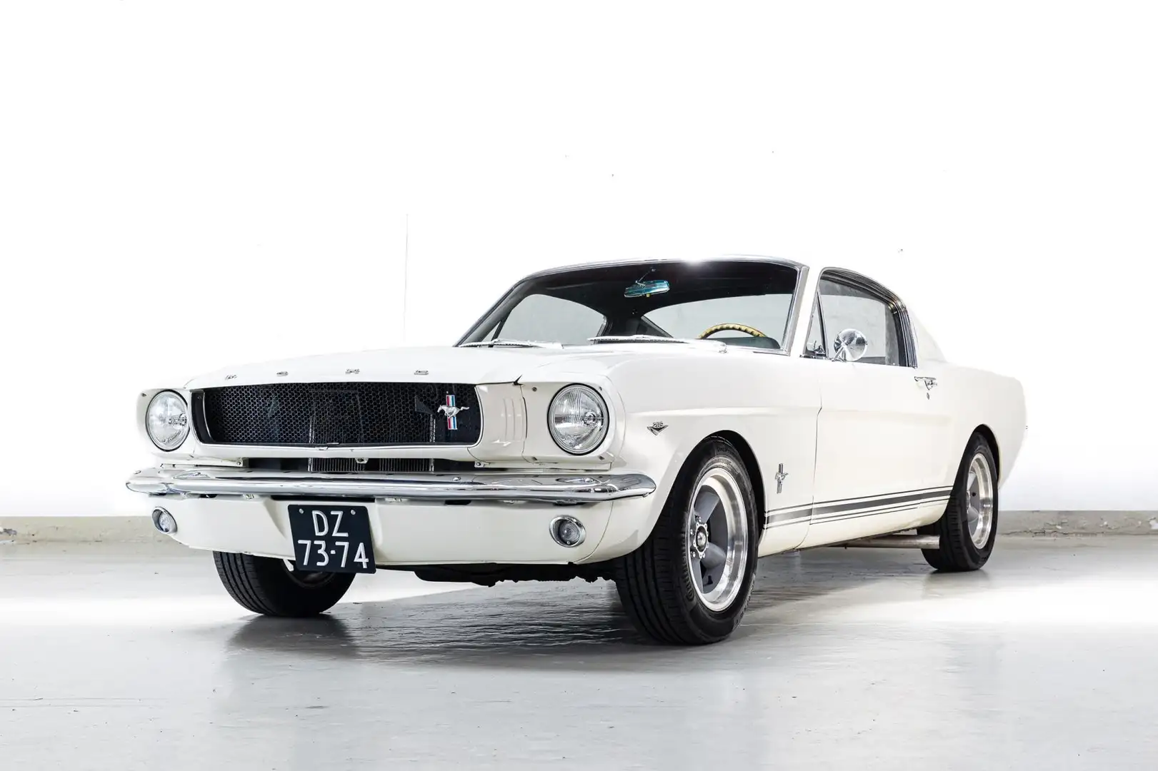 Ford Mustang Fastback - Restomod - Manual Gearbox Beyaz - 1