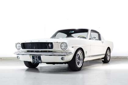 Ford Mustang Fastback - Restomod - Manual Gearbox