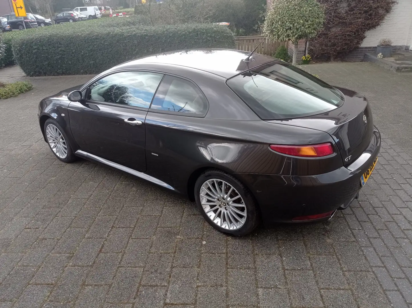 Alfa Romeo GT 2.0 JTS Distinctive Fekete - 2