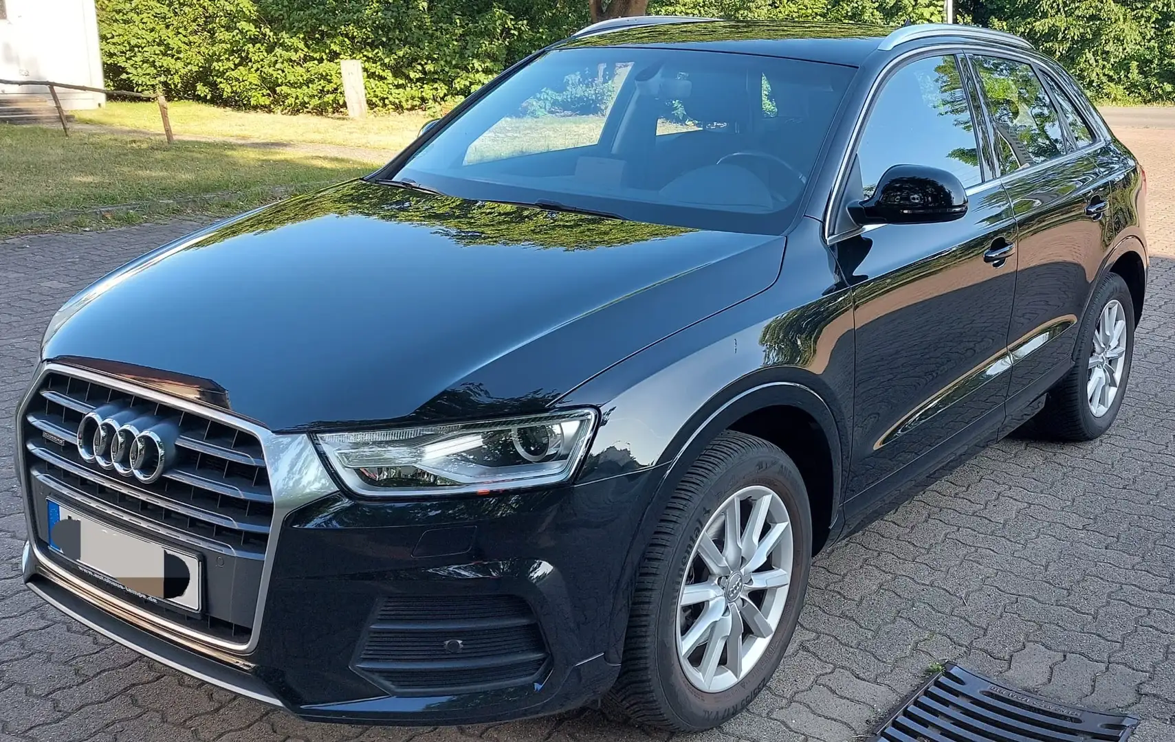 Audi Q3 sport quattro Automatik Navi Schwarz - 2