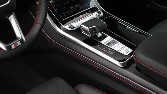 Audi Q8 view 20