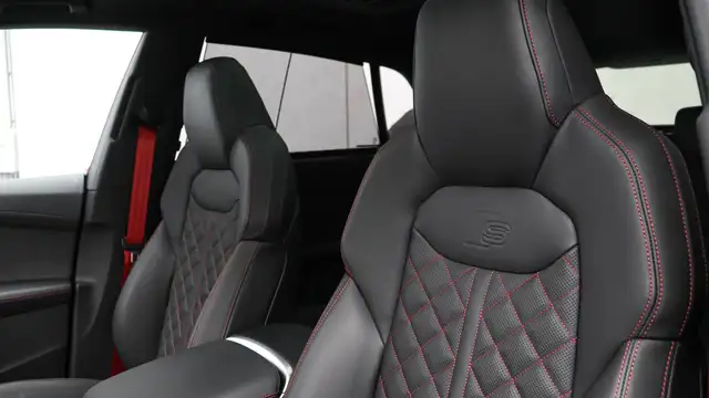 Audi Q8 view 29