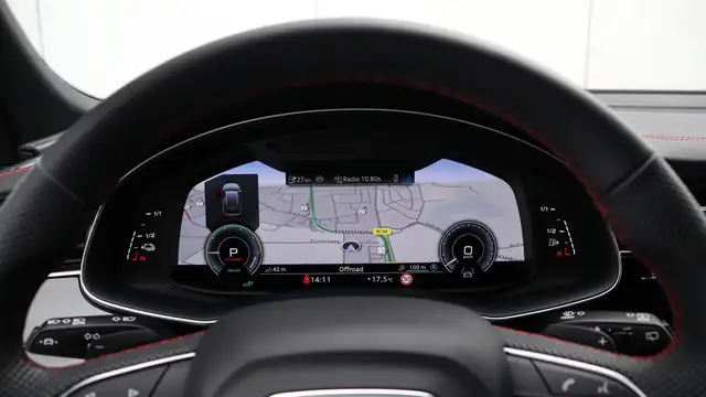 Audi Q8 view 28